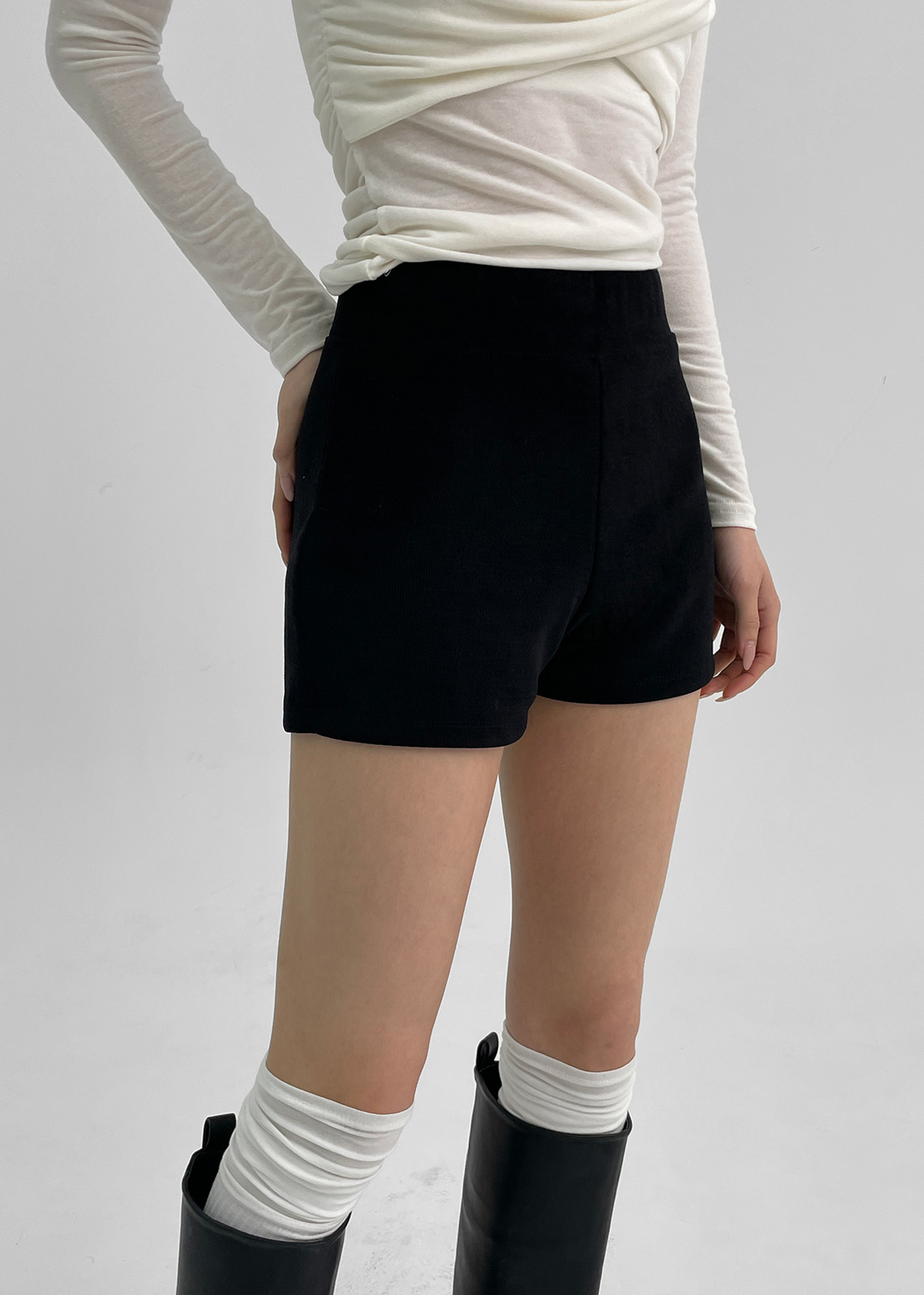 PUTUMAYO 黒 ショートパンツ 王冠デザイン 刺繍デニムショートパンツ ショート丈[品番：FOKK0018636]｜F.O.