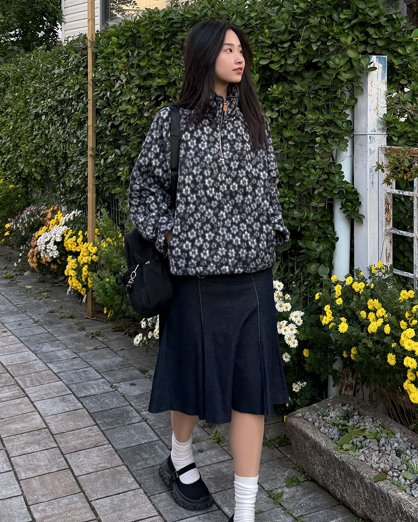 Influencer pick] dot frill hooded windbreaker jumper (black