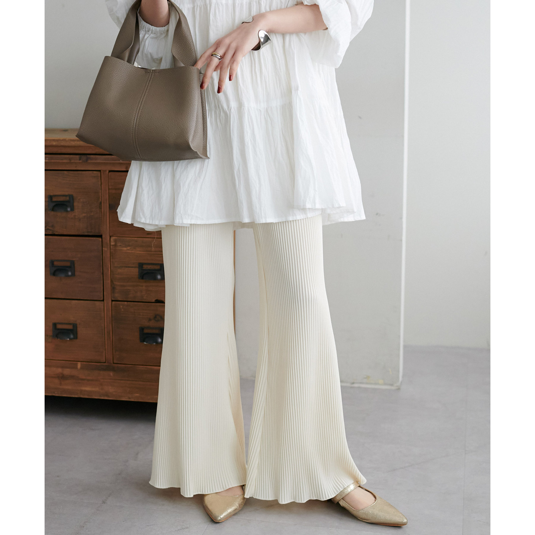 【新品未使用】RADIATE ボンディングプリーツパンツ ベージュ RA4097EW02370_fw_thumbM.jpg