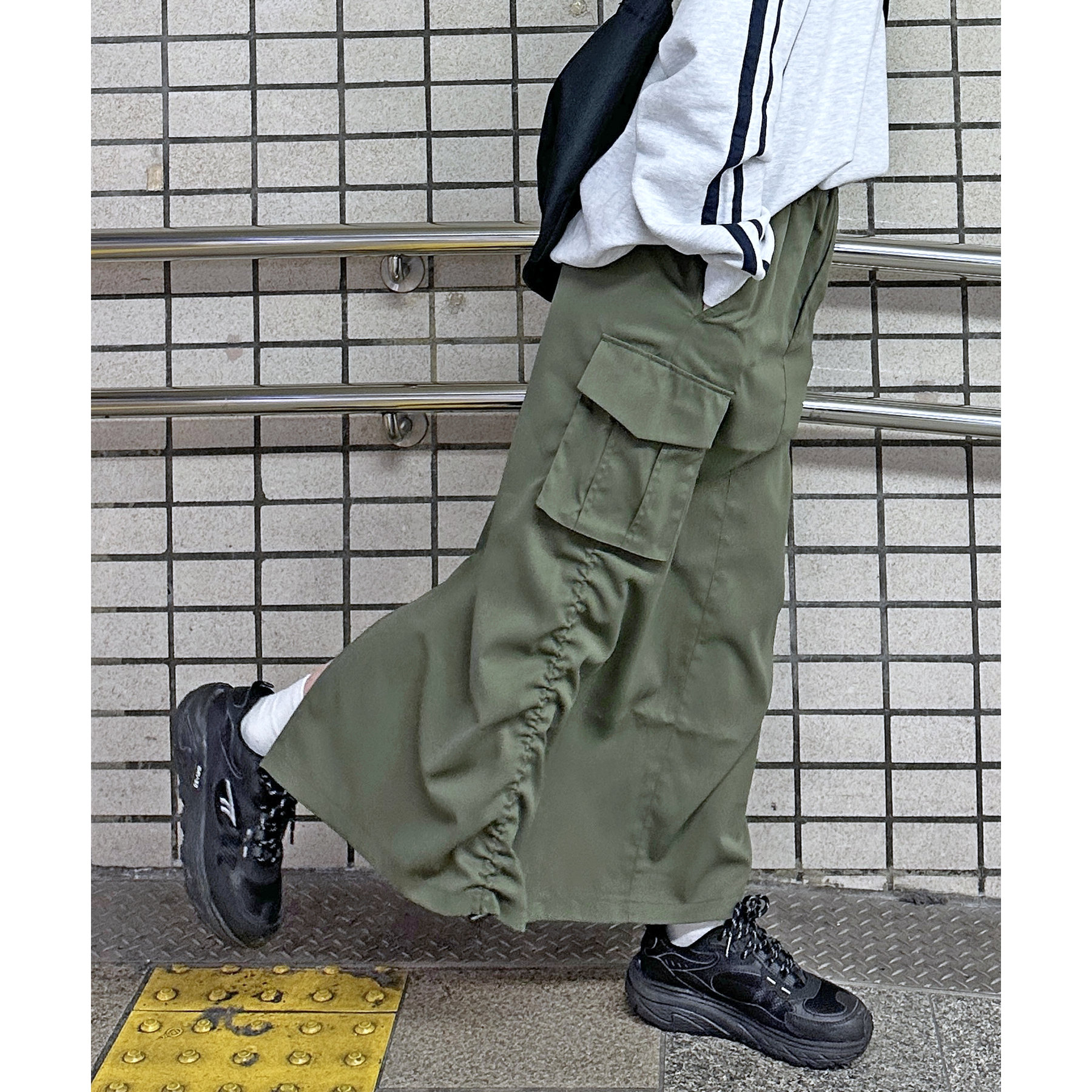 新品未使用　CPCM ツイルカーゴパンツ　白　アイボリー ツイルカーゴパンツ（カーゴパンツ）｜CPCM（シーピーシーエム）の