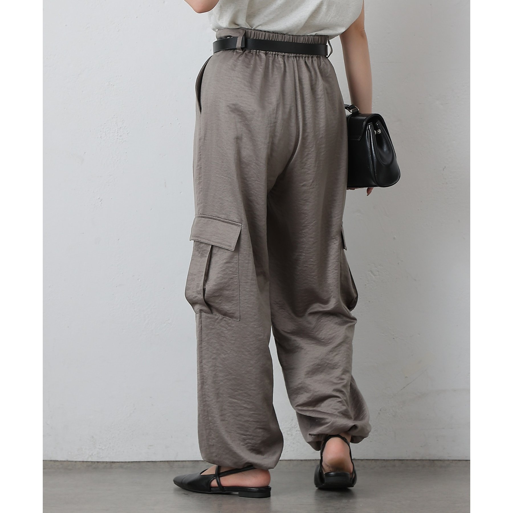 crewre クルーレ　マットサテンカーゴパンツ　グレージュ crewre online shop / マットサテンカーゴパンツ