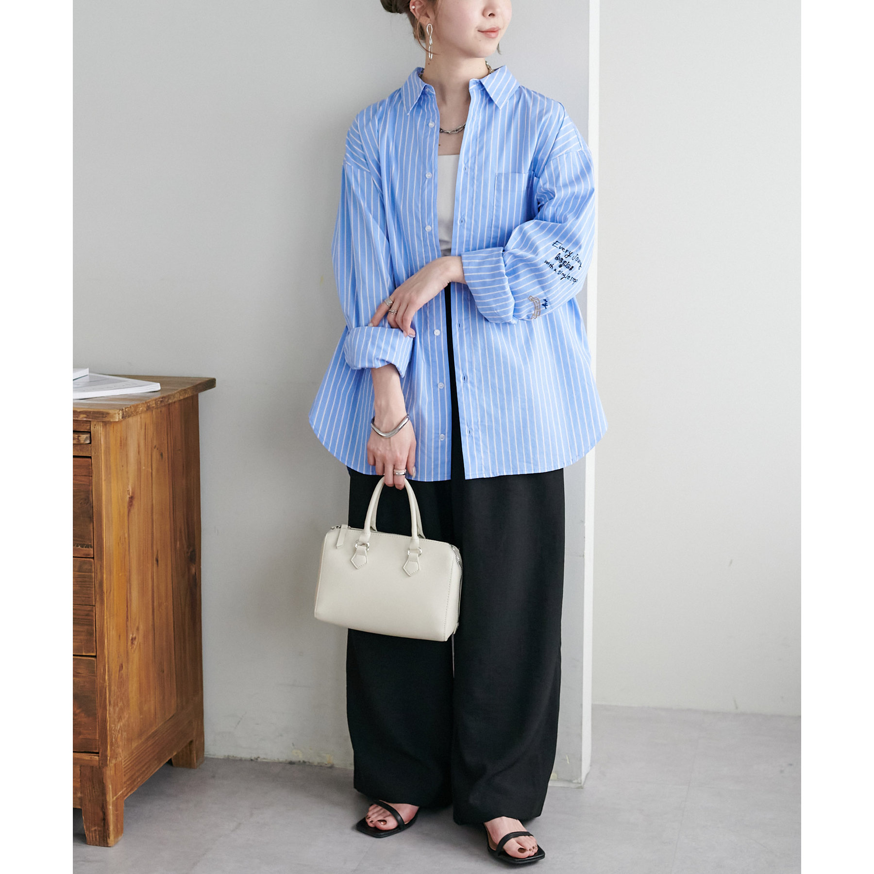 ユニセックス】手書き刺繍オーバーサイズシャツ | ファッション通販