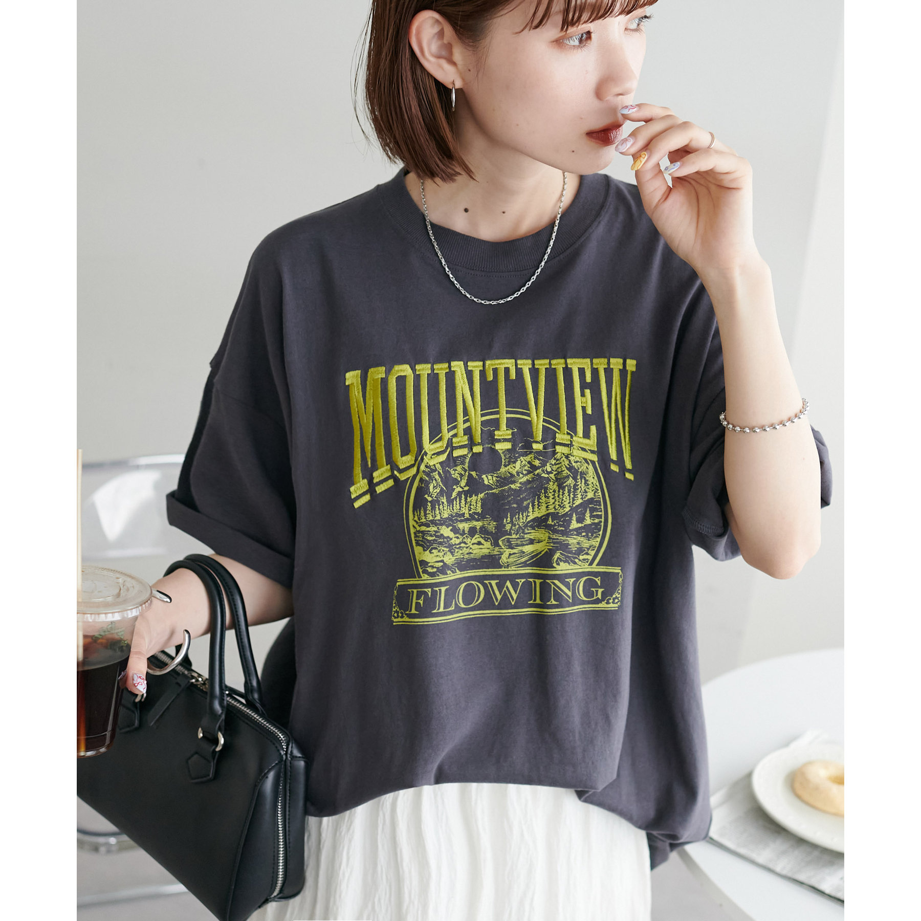 ユニセックス】MOUNTVIEWモチーフ刺繍ロゴTシャツ《WEB限定 ユニセックス】MOUNTVIEWモチーフ刺繍ロゴTシャツ《WEB限定