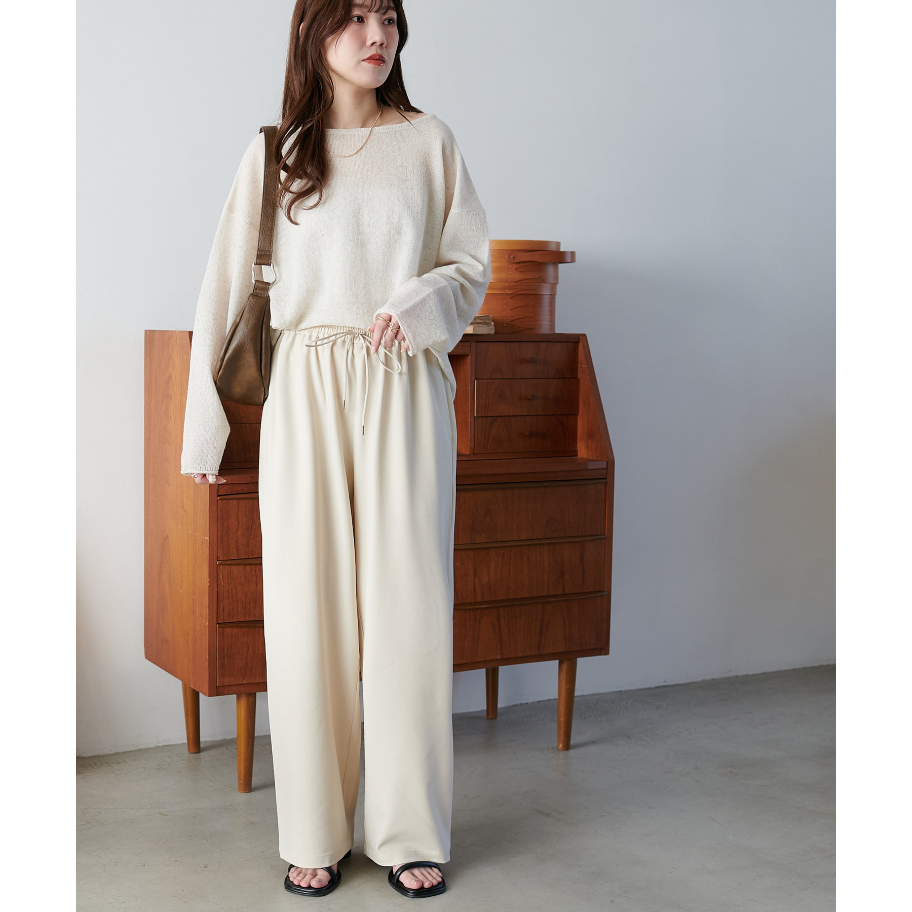 平日セール！新品2024AW Doneeyu パンツ サイズ38 WEB限定】DONEEYU(ドニーユ) パウダリーサテン ツータックパンツ