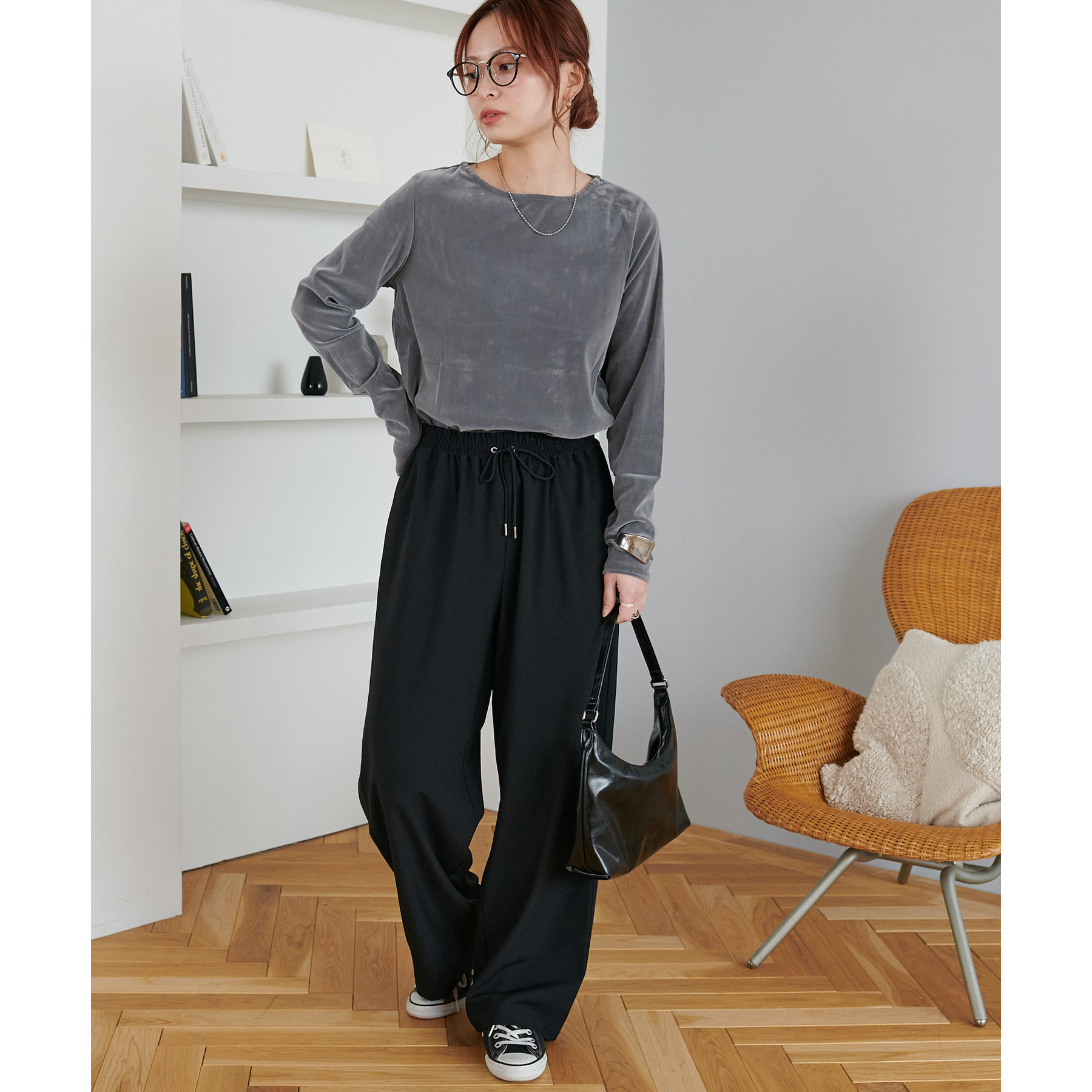 平日セール！新品2024AW Doneeyu パンツ サイズ38 WEB限定】DONEEYU(ドニーユ) パウダリーサテン ツータックパンツ
