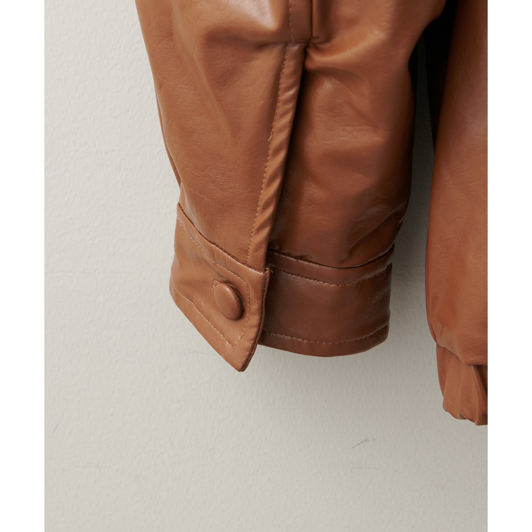 ガラスレザーボア衿ブルゾン | ファッション通販サイト NUGU