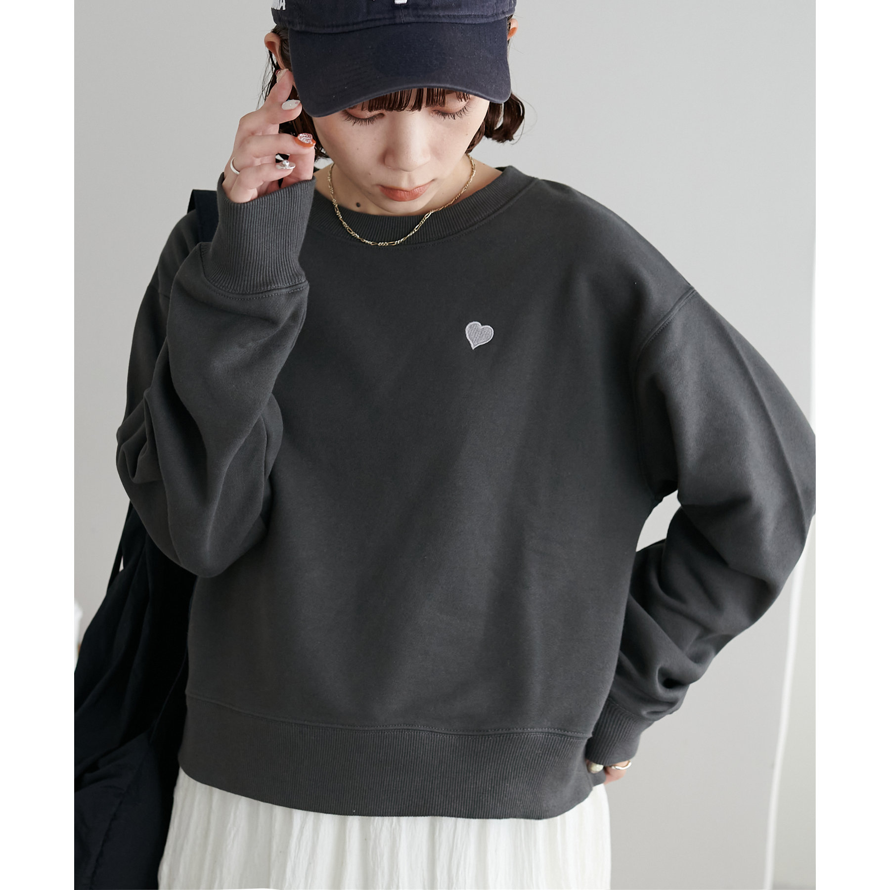 NKNIT ハート型レザーアップリケ トレーナー NKNIT ハート型レザーアップリケ トレーナー ロゴアップリケ