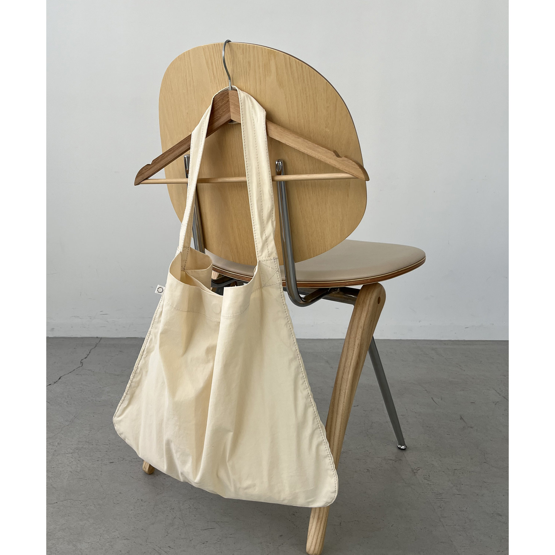【美品】PLEATS PLEASE トライアングル ハンドバッグ 変形 ブラウン 美品】PLEATS PLEASE トライアングル ハンドバッグ 変形 ブラウン