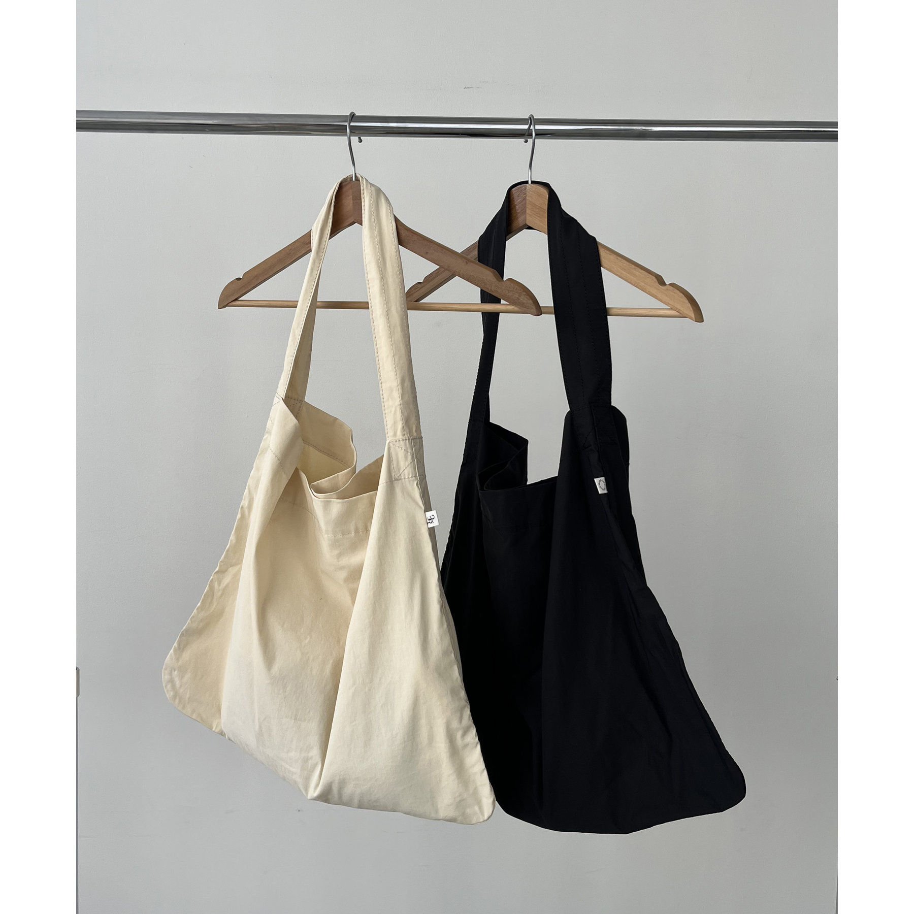 【美品】PLEATS PLEASE トライアングル ハンドバッグ 変形 ブラウン 美品】PLEATS PLEASE トライアングル ハンドバッグ 変形 ブラウン