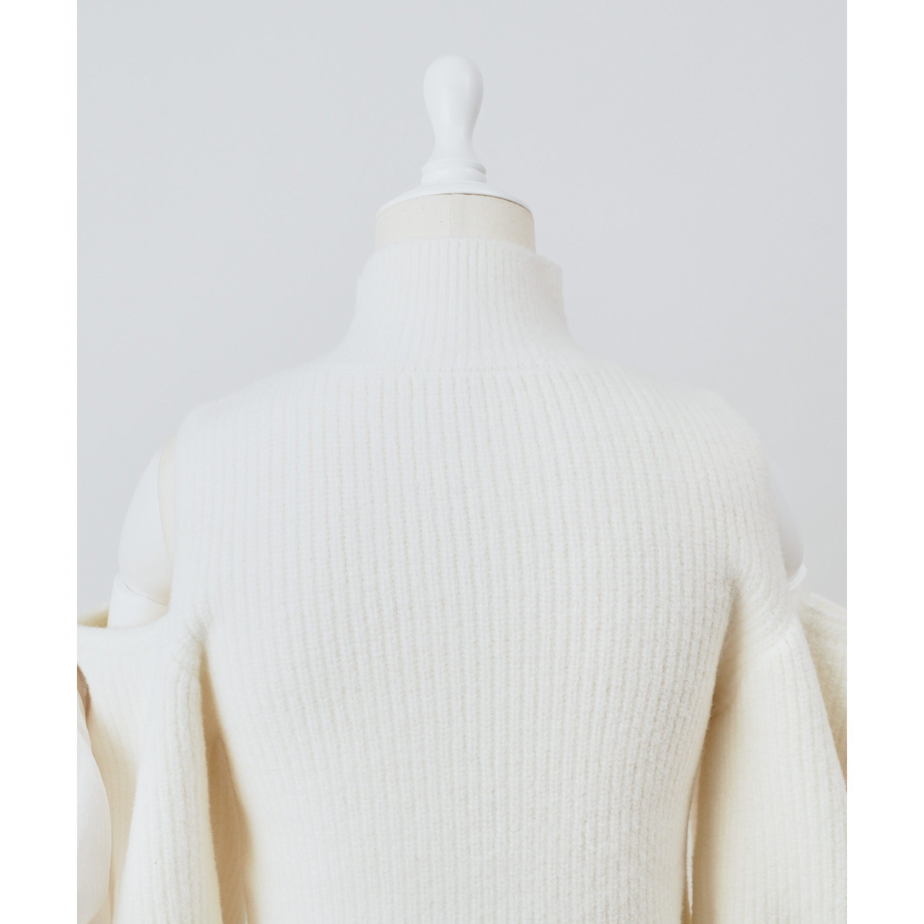 【美品】シェリエ サイド リボン ハイネック セーター 肩リボンフェザーハイネックニット | ファッション通販サイト NUGU