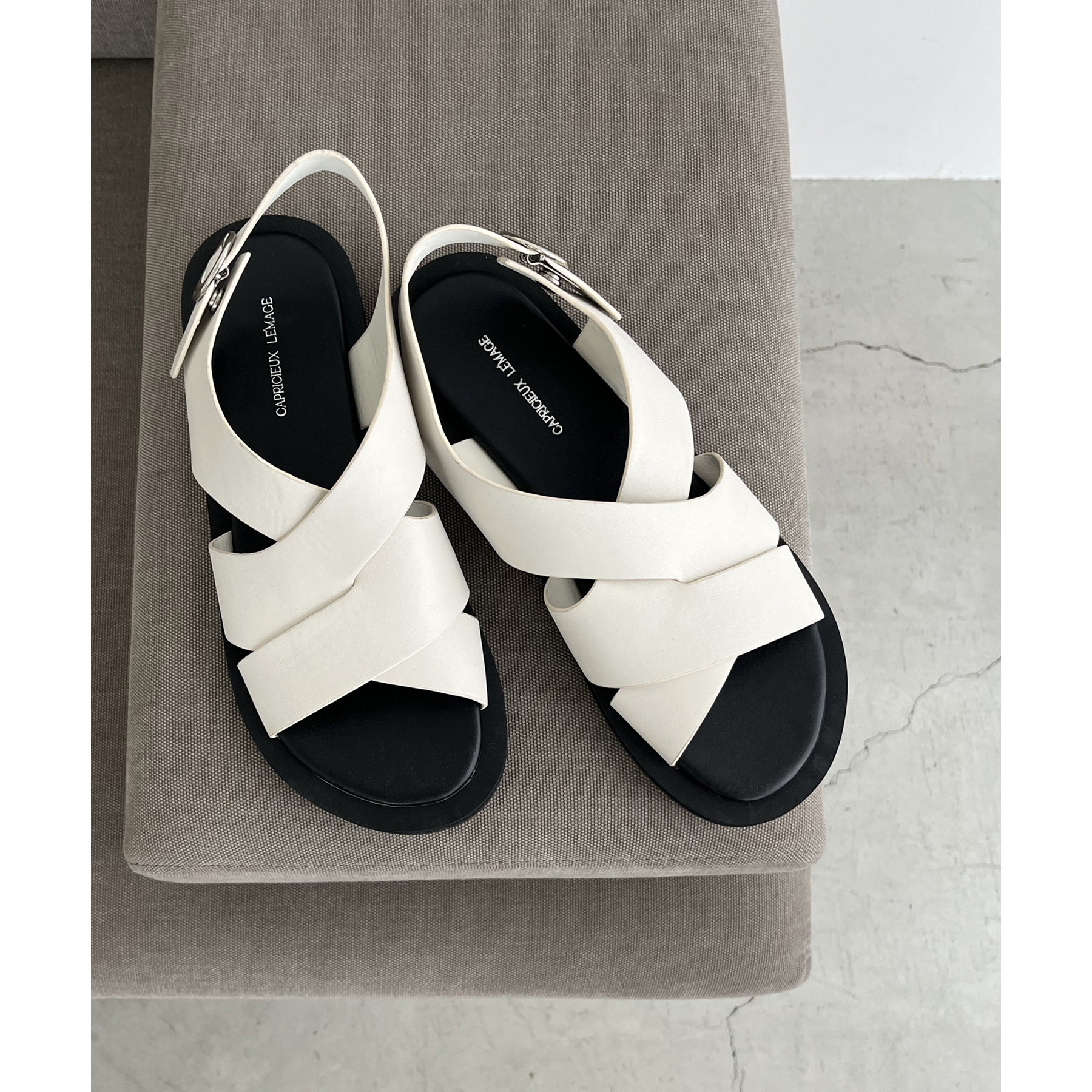 CAPRICIEUX LE'MAGEカプリシュレマージュ ドットフラットシューズ 話題の人気シューズが再登場！】ドットフラットシューズ