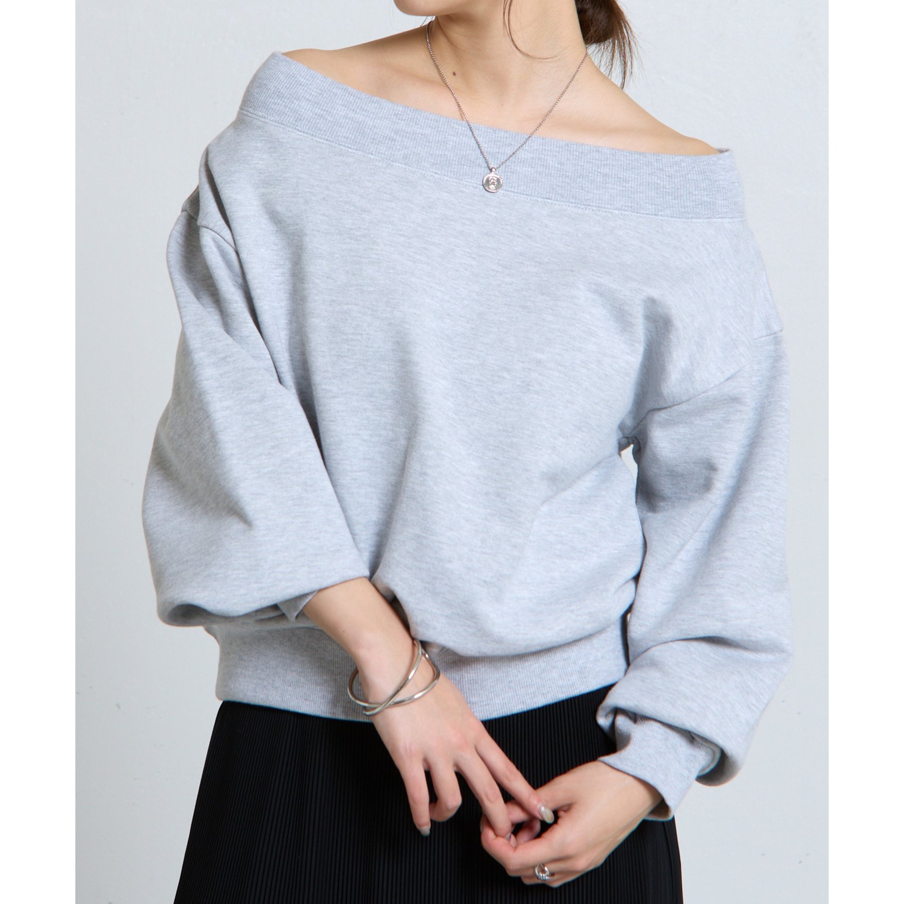 ボンディングオフショルスウェット 2024SS】短丈オフショルライン配色スウェット | Chico(チコ