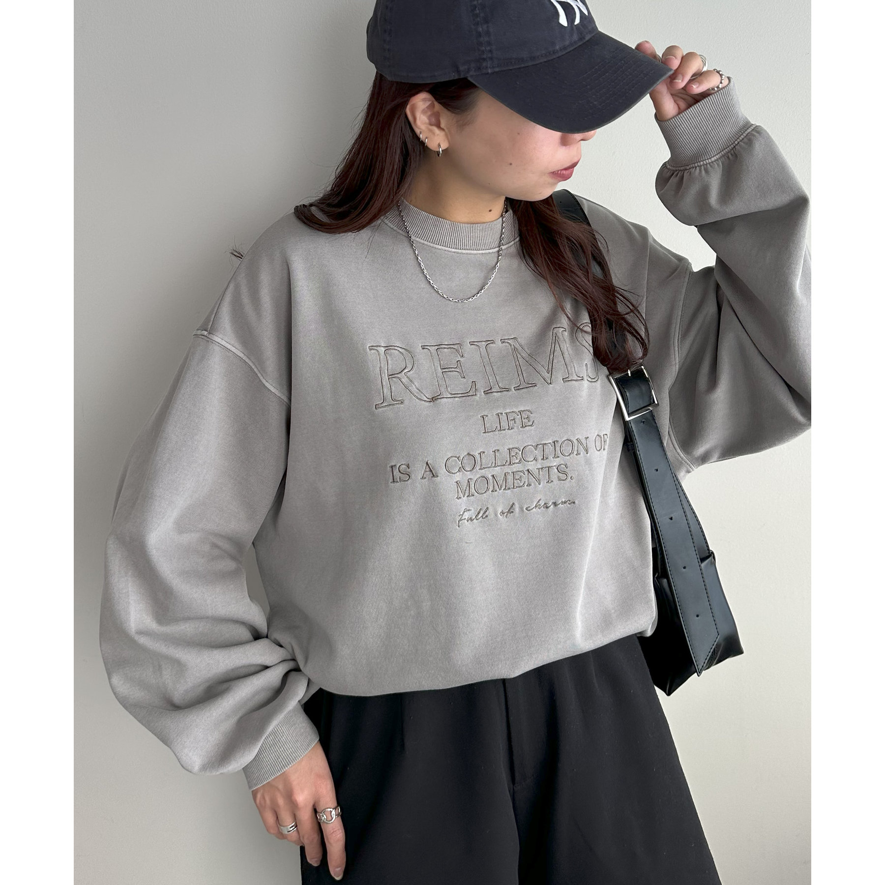ユニセックス】ピグメントダンボール刺繍プルオーバー