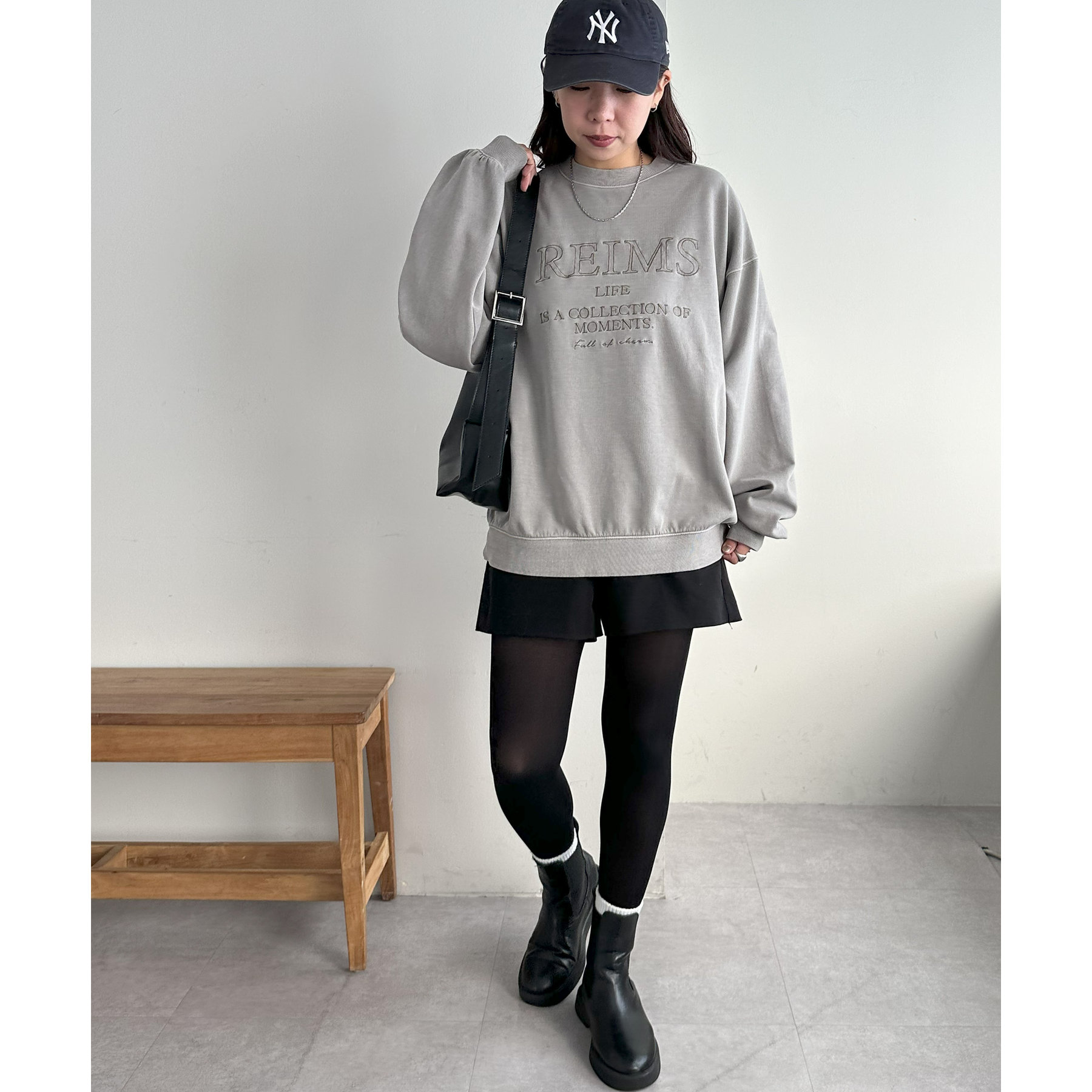 ユニセックス】ピグメントダンボール刺繍プルオーバー
