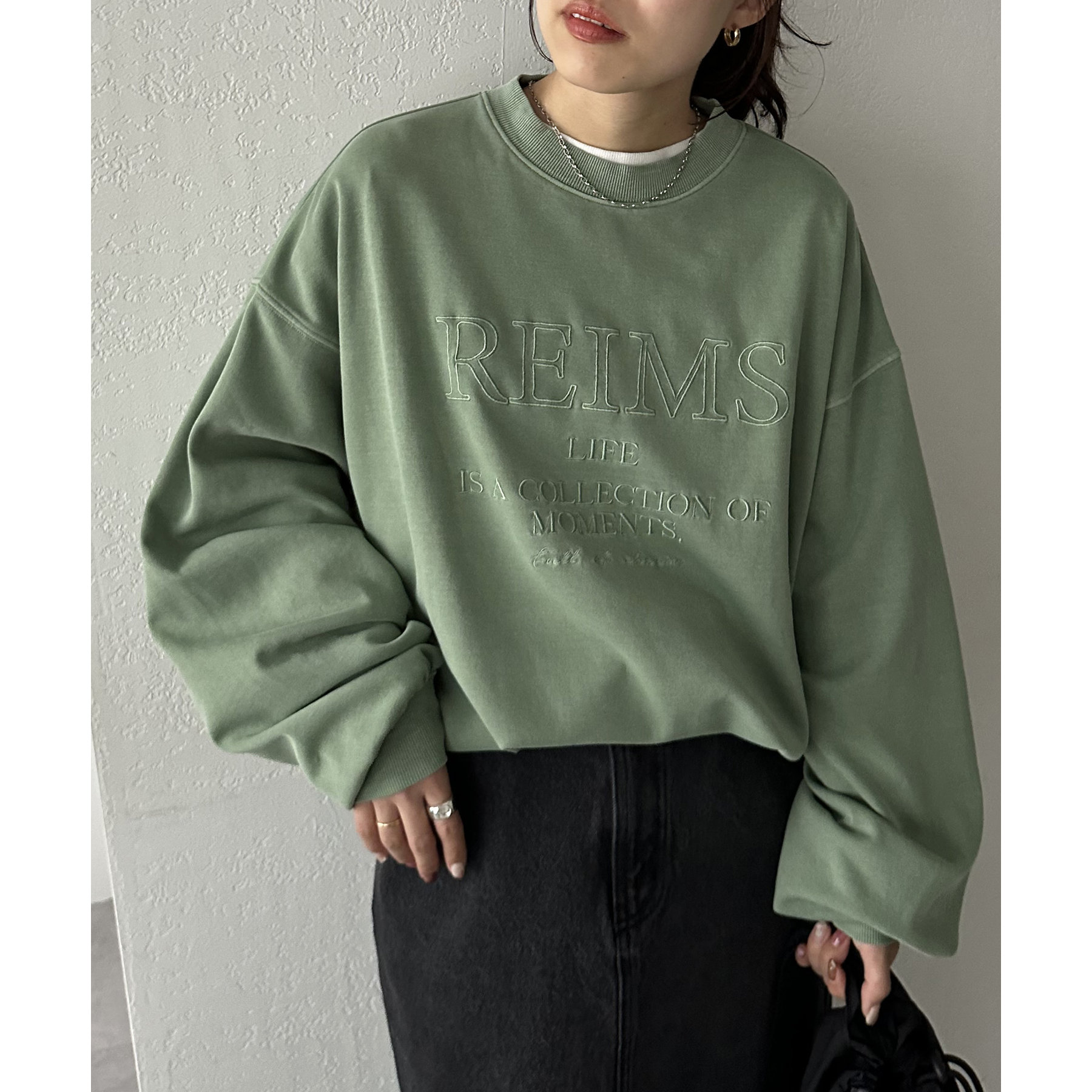 ユニセックス】ピグメントダンボール刺繍プルオーバー