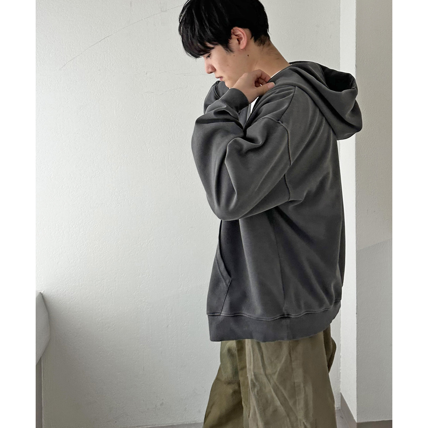 ユニセックス】ピグメントダンボールジップパーカー