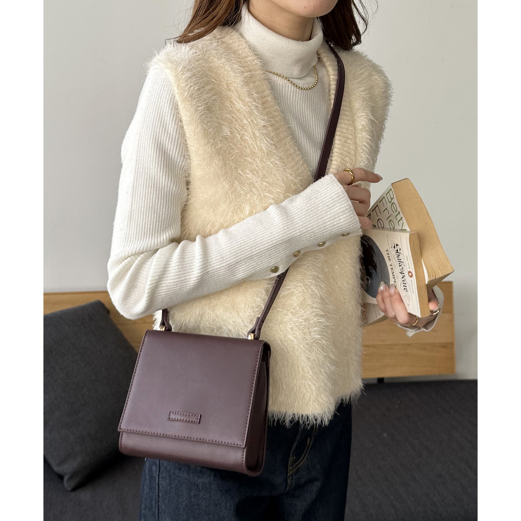 オン・オフ問わず使える♪】スクエアフラップショルダーバッグ