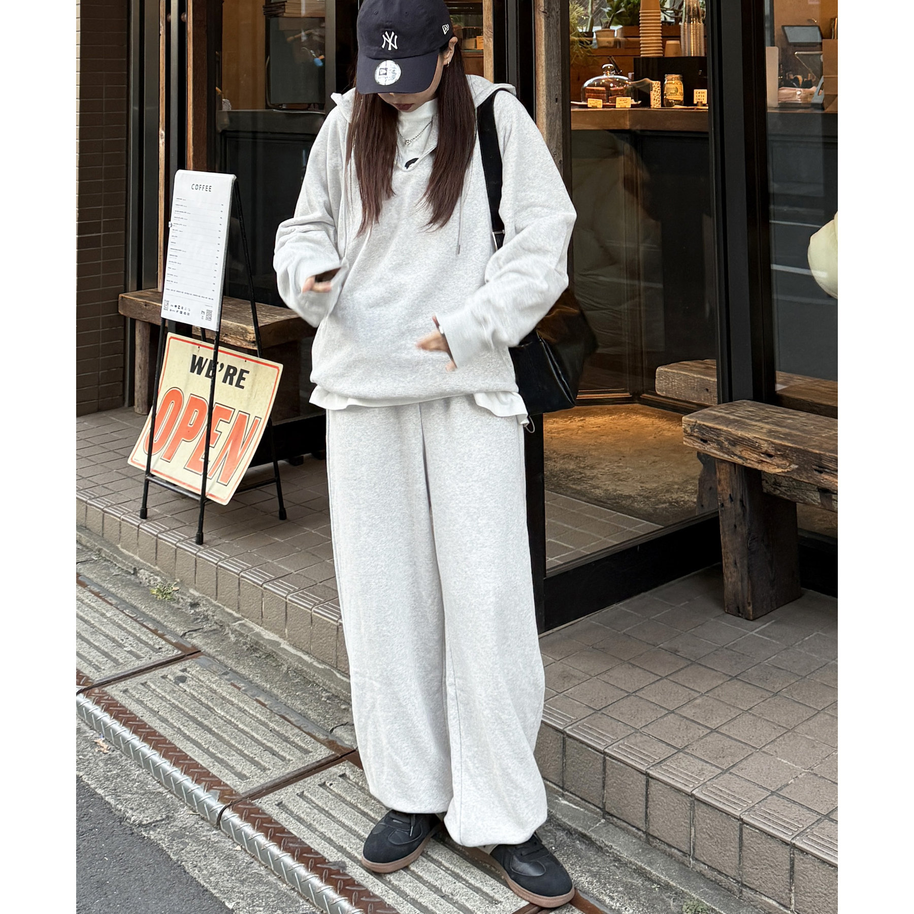 [HAVISM] LACE LABEL BERMUDA SWEATPANTS スウェットパンツ ユニセックス】ワンポイント刺繍ワイドスウェットパンツ