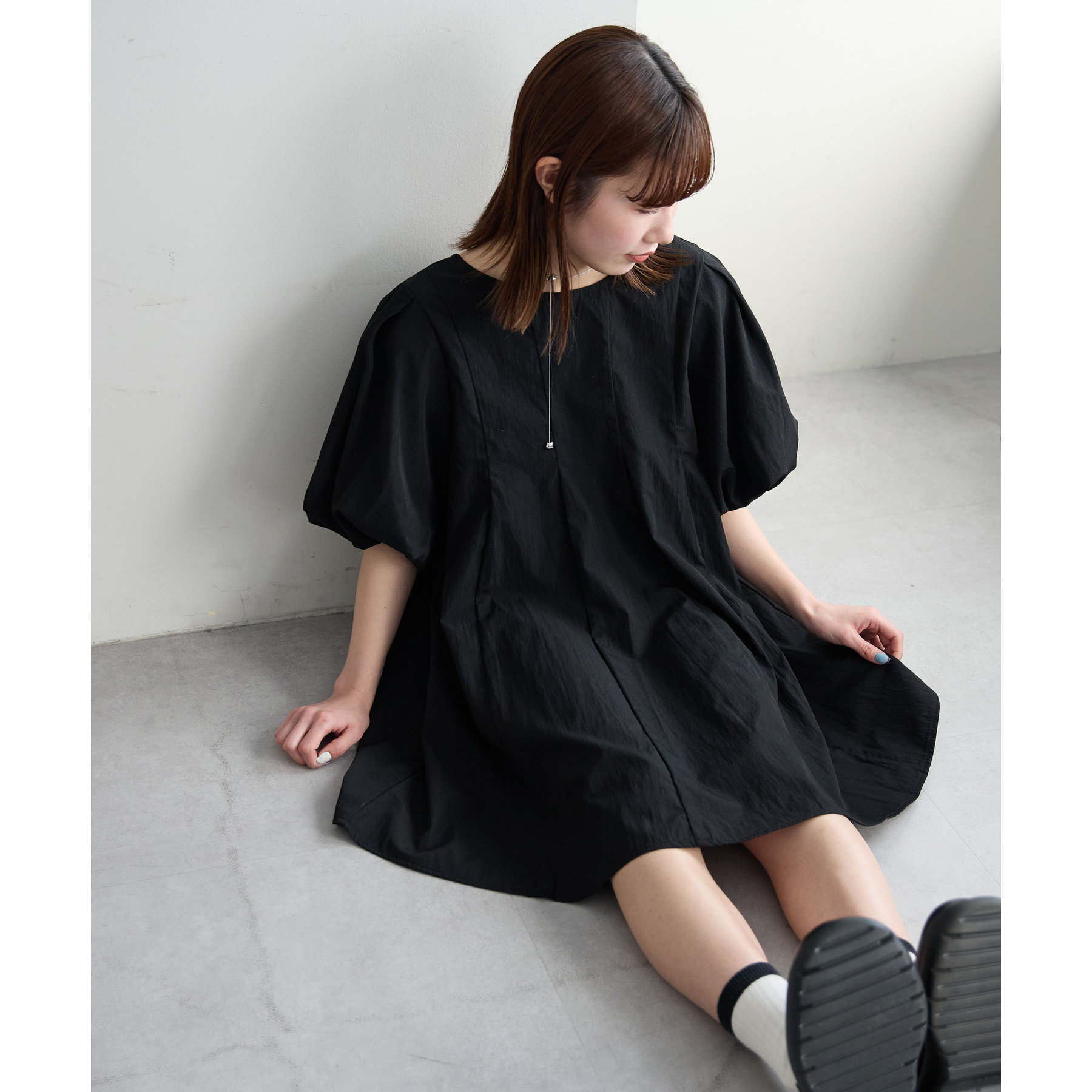 paloma wool ミニワンピース 七分袖 フリル裾 ONIDA-Sleeveless fitted short dress with front embroidery