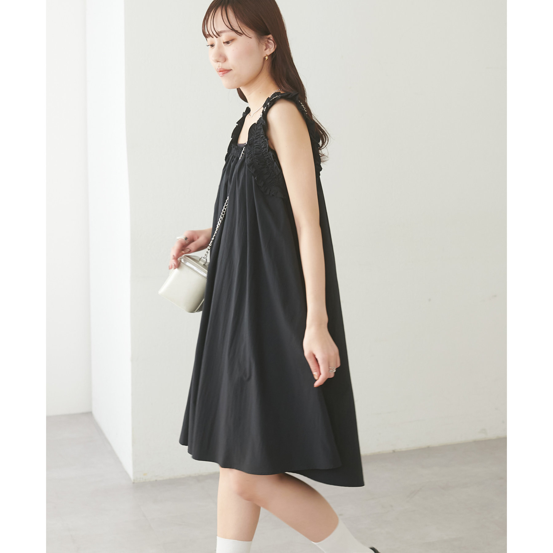 【umm.】肩フリルミニワンピース umm.】肩フリルミニワンピース | ファッション通販サイト NUGU