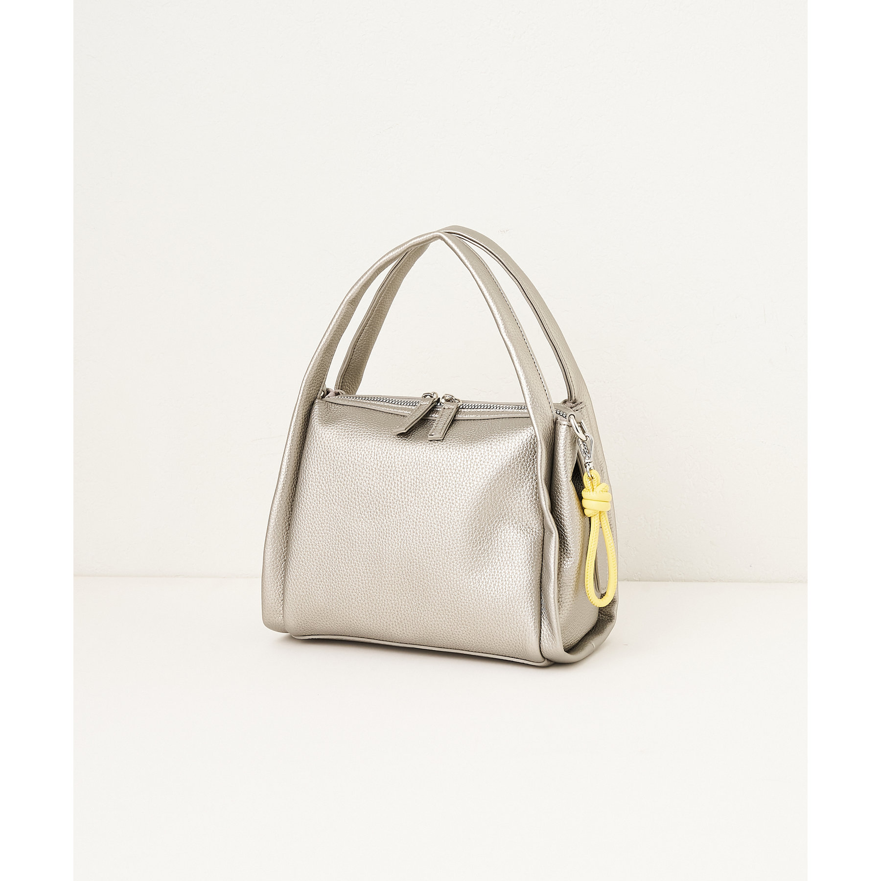 ソフトスクエアショルダーバッグ Discoat ショルダーバッグ バッグ チャーム付ソフトスクエア