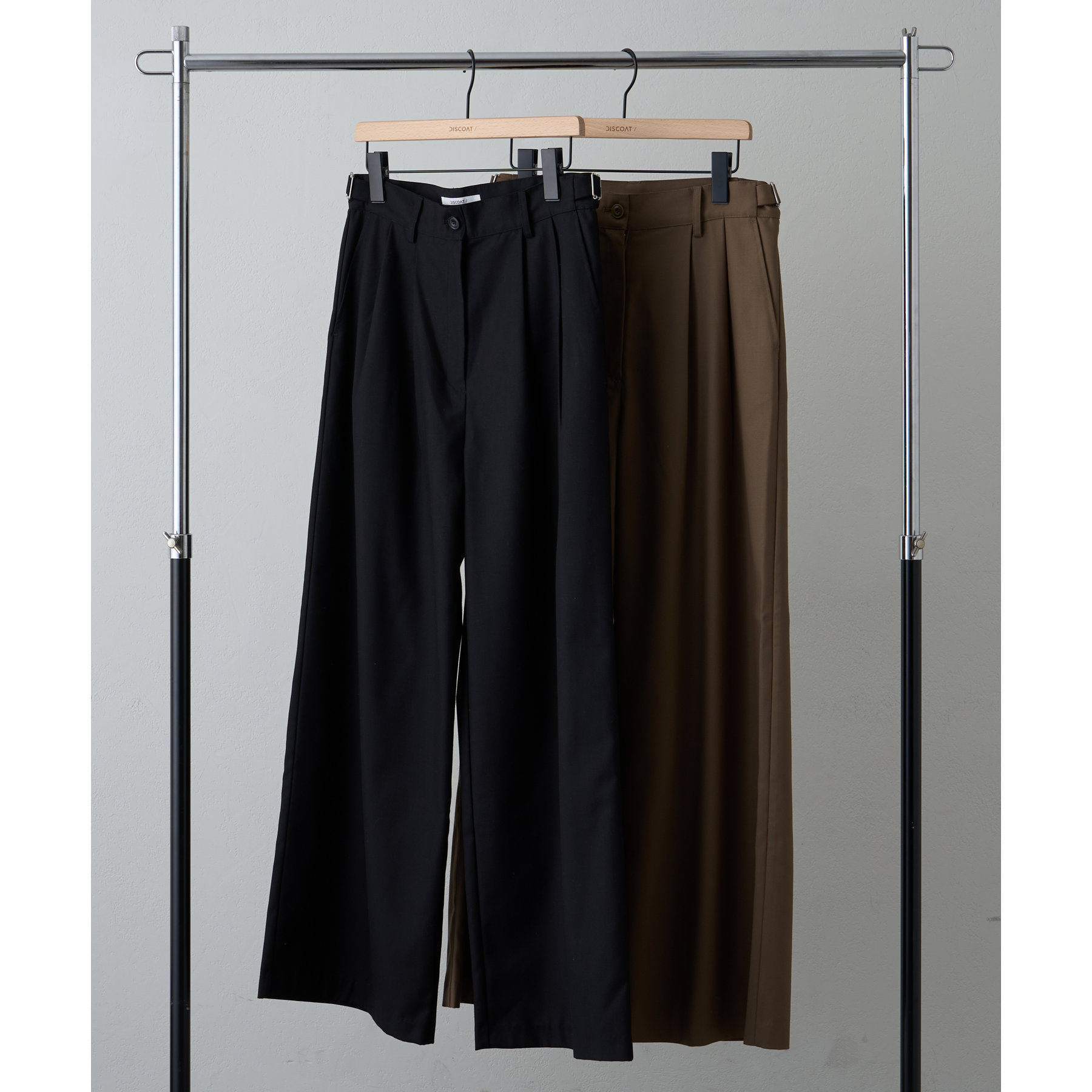 AURALLE ワイドベルテッドパンツ　ブラック　4 JUNRED(ジュンレッド) / ニーベルテッドワイドフレアパンツ