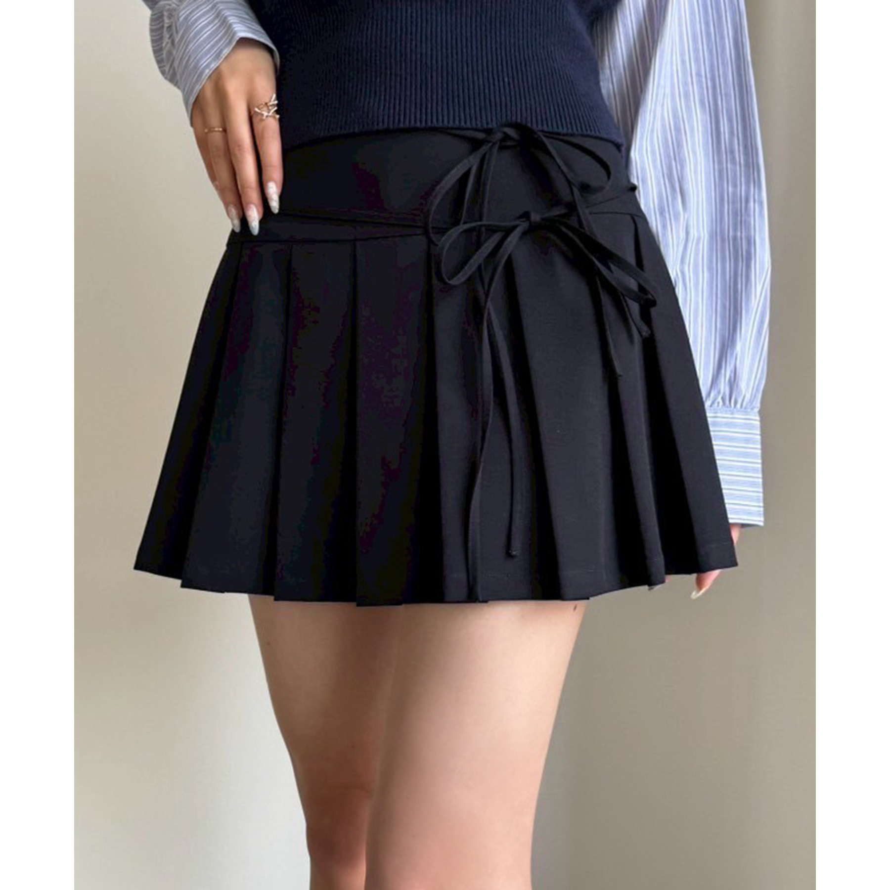 リボン付きブラックニットとプリーツスカート S/Mサイズ展開】リボン付きプリーツミニスカート | ファッション