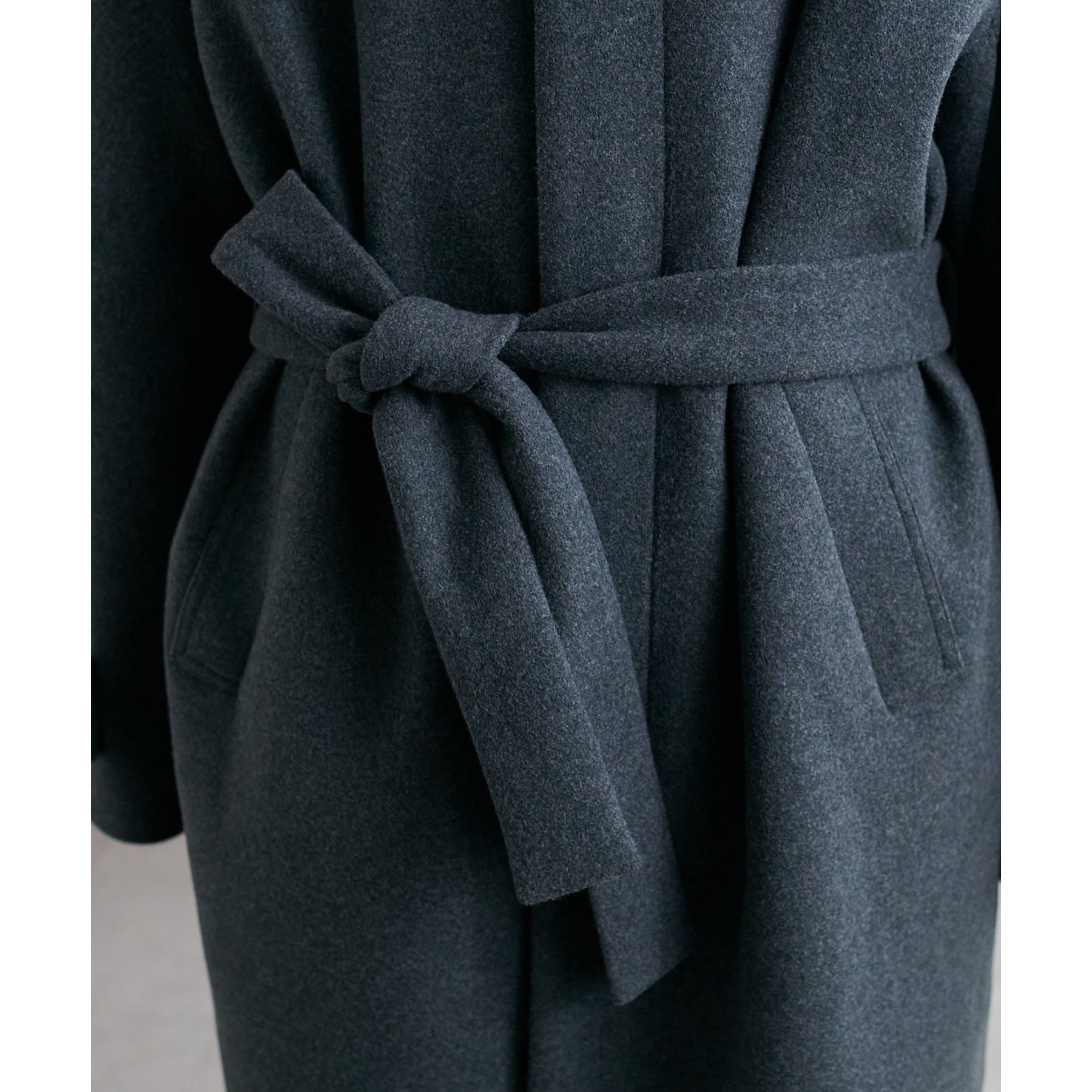 見た目以上の軽さ/ユニセックス】中空糸ベルテッドロングコート