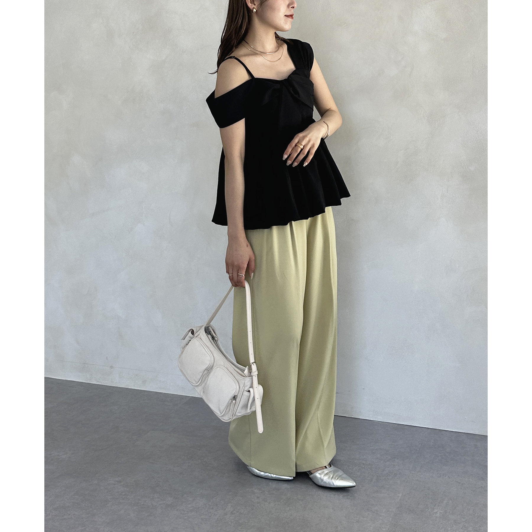 【新品タグ付き】Thevon. アシメノースリバルーンブラウス ブラック アシメノースリバルーンブラウス（シャツ/ブラウス）｜Thevon