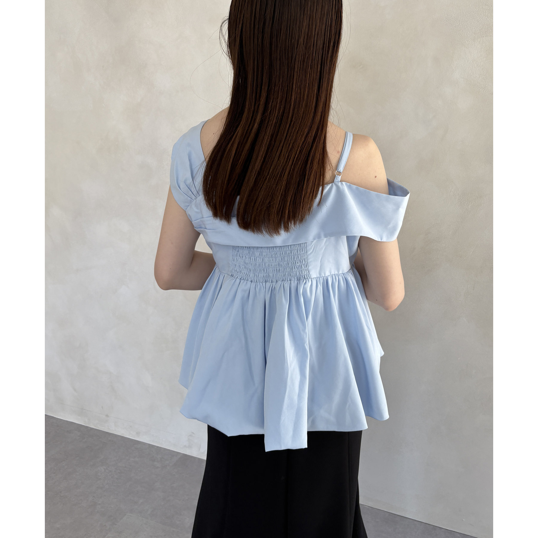 【新品タグ付き】Thevon. アシメノースリバルーンブラウス ブラック アシメノースリバルーンブラウス（シャツ/ブラウス）｜Thevon