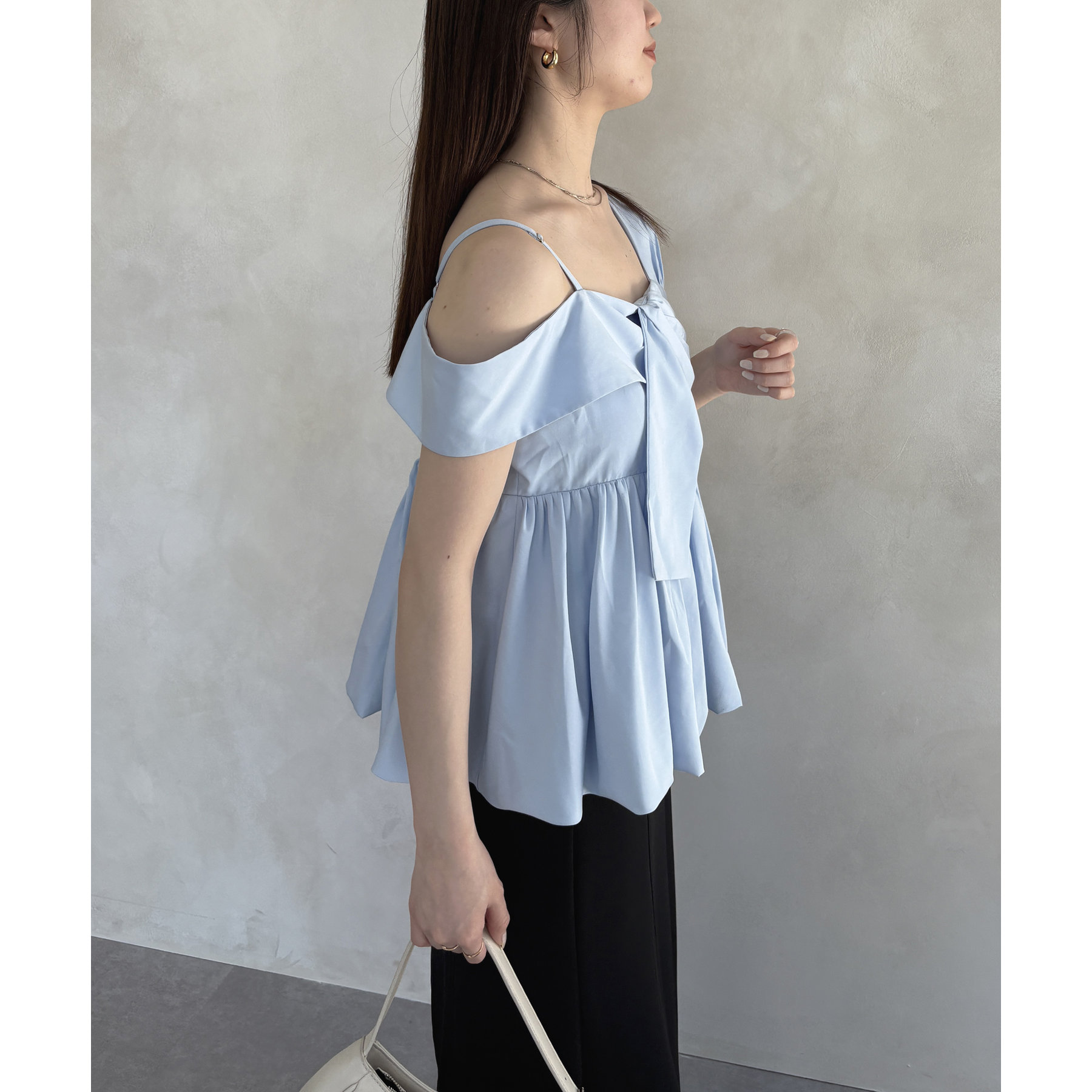 【新品タグ付き】Thevon. アシメノースリバルーンブラウス ブラック アシメノースリバルーンブラウス（シャツ/ブラウス）｜Thevon