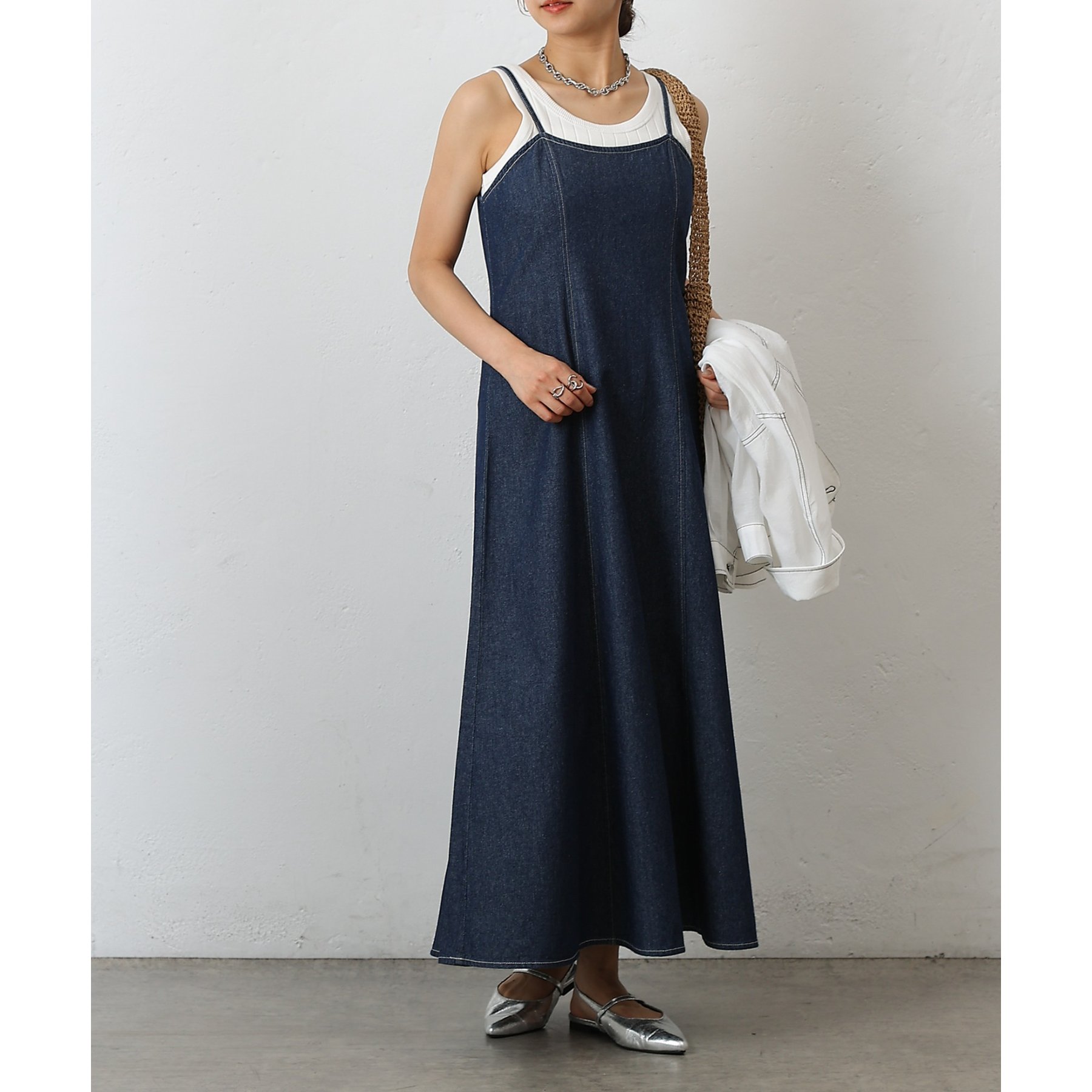 ３点　新品　ライトデニム　キャミワンピ　コットン　綿　ミュール　サンダル S-LL】女性らしさ漂う ライトデニム Aラインキャミワンピース