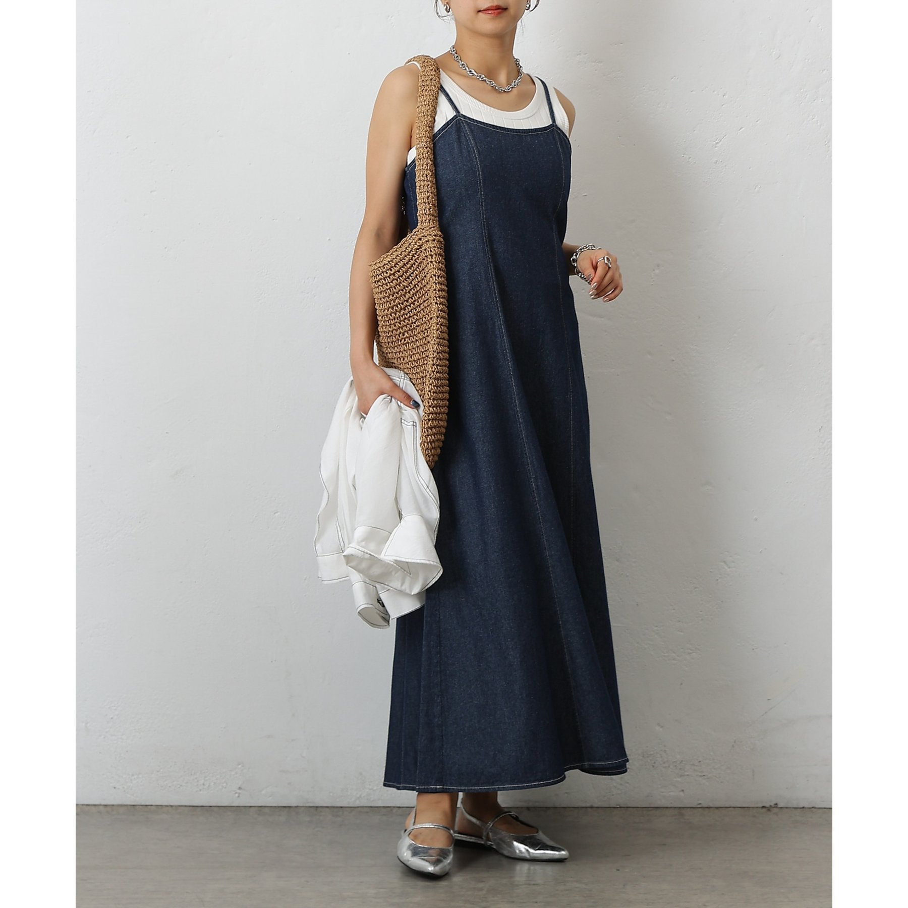 新品未着用✨️ユニバーバルミューズ ティアード スーパーライトデニムワンピース UNIVERVAL MUSE（ユニバーバル ミューズ）の「スーパーライト