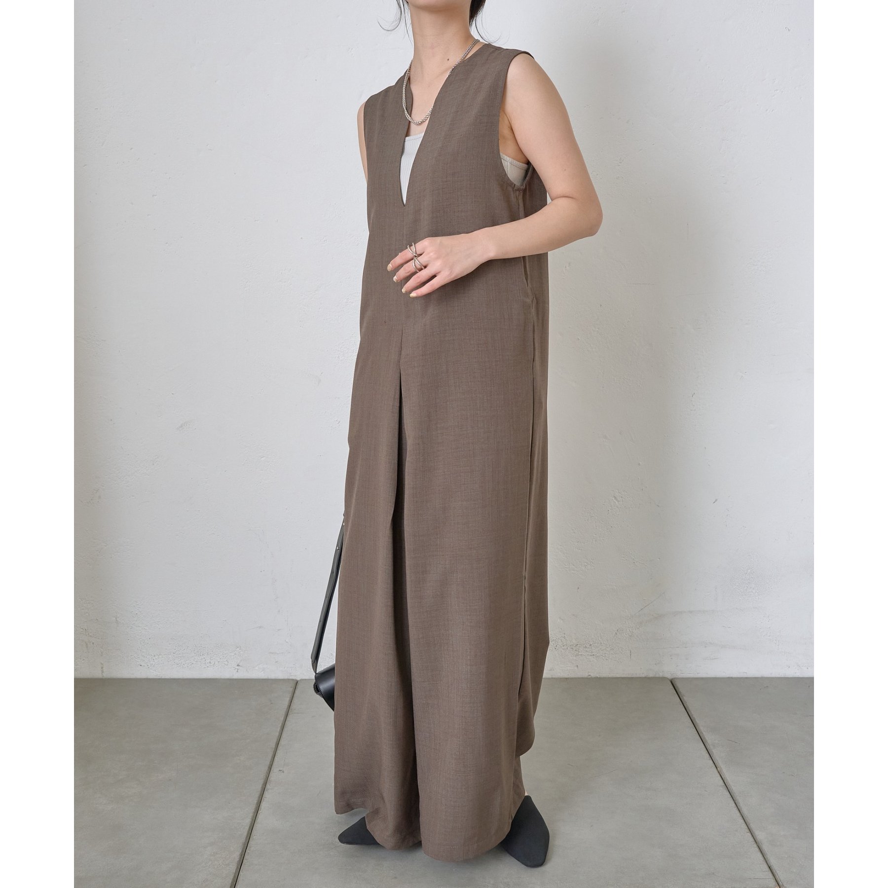 Vネックロンパース | ファッション通販サイト NUGU