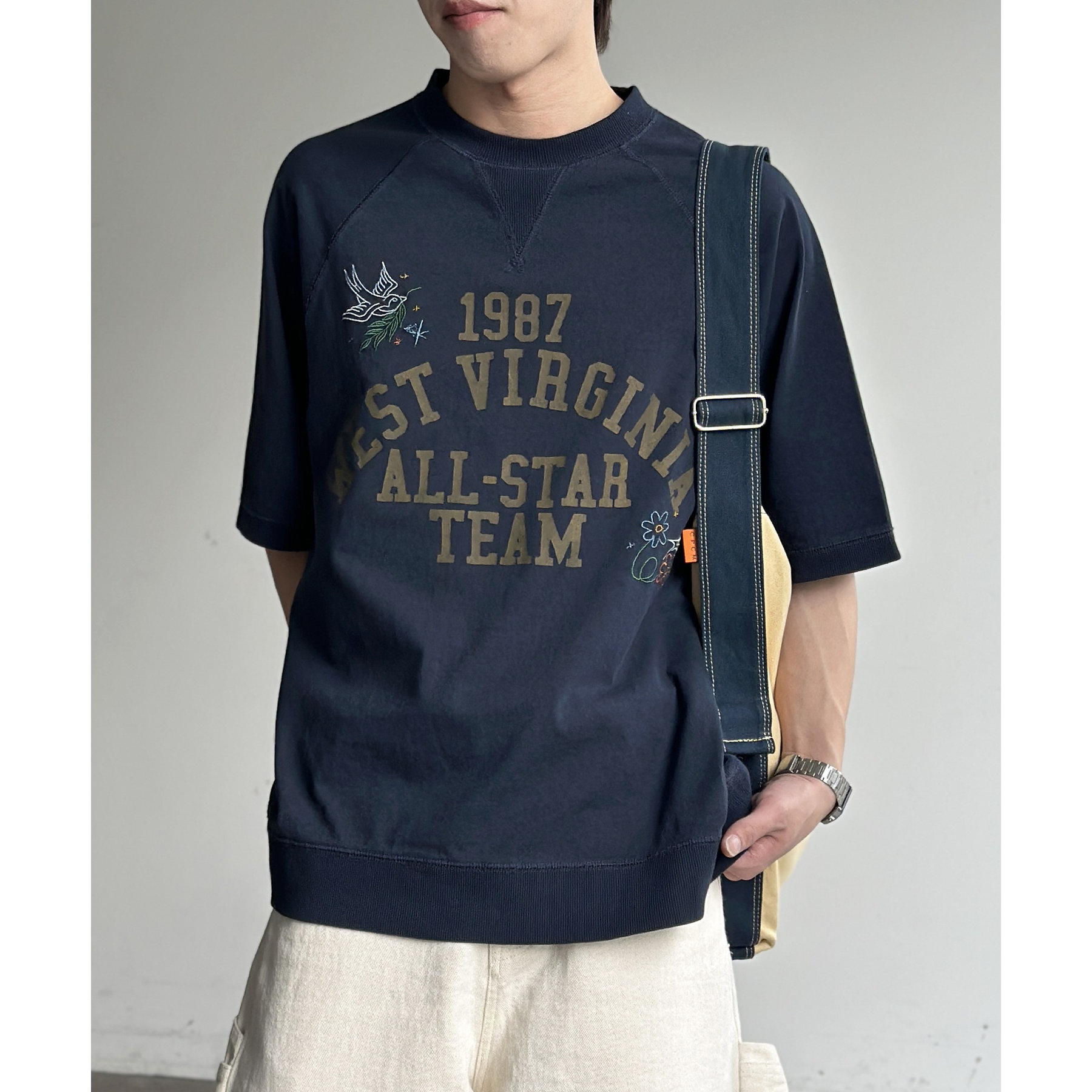 落書き刺繍カレッジロゴ半袖Tシャツ | ファッション通販サイト NUGU