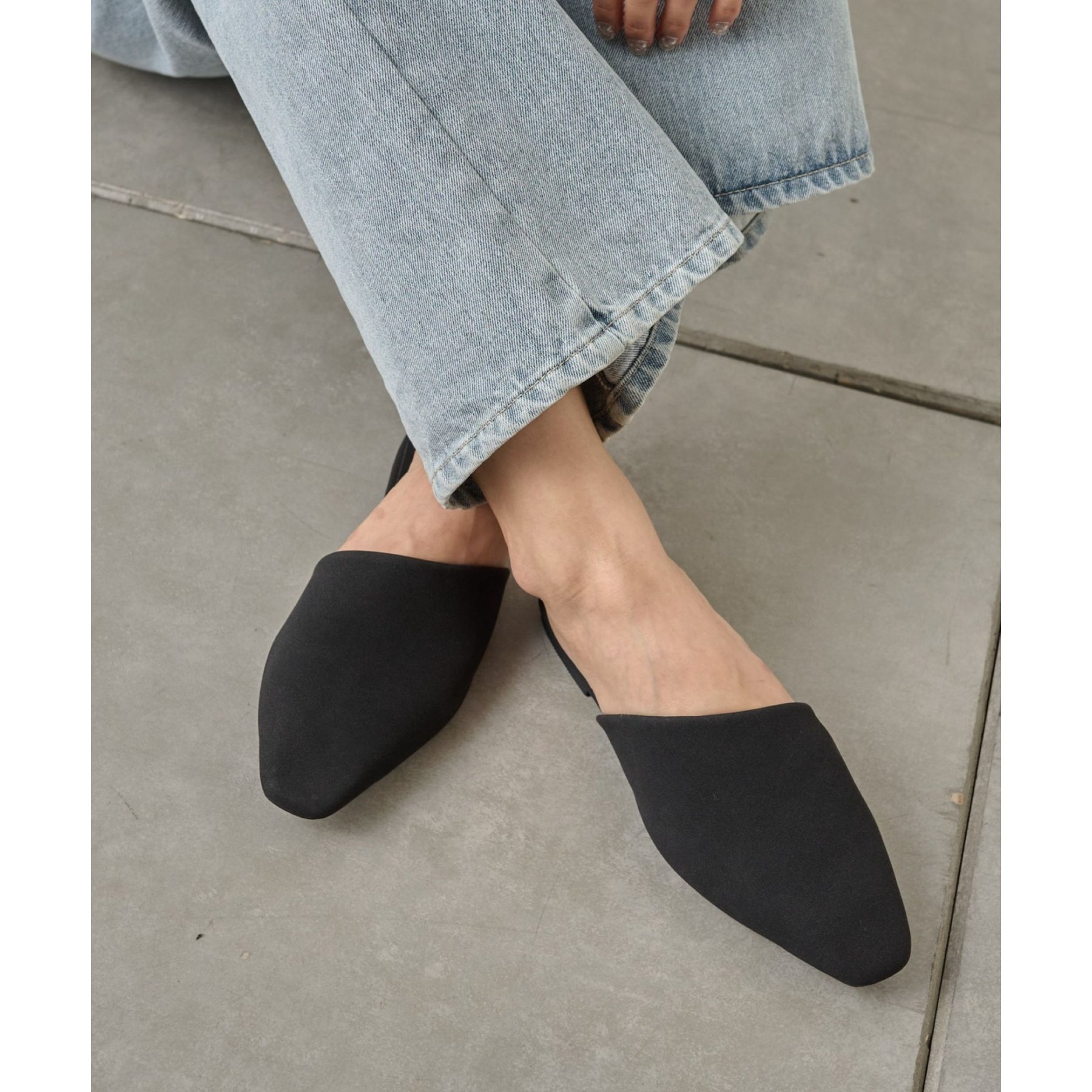 ビジュー付きブラックスエードミュール アシンメトリースエードライクミュール | ファッション通販サイト NUGU