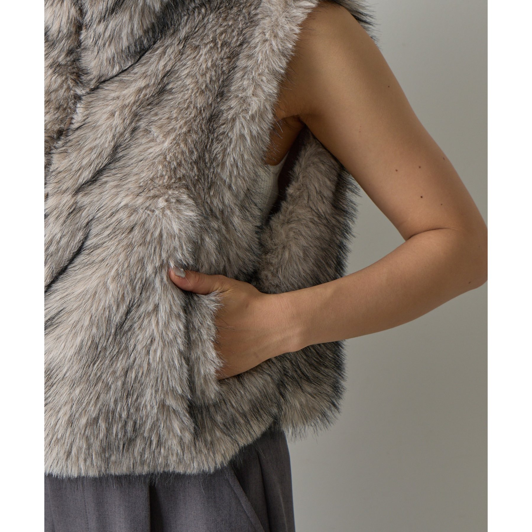 【no.】ファーベスト ノーカラーフェイクファーベスト(ベスト)｜アウター｜Mila Owen（ミラ