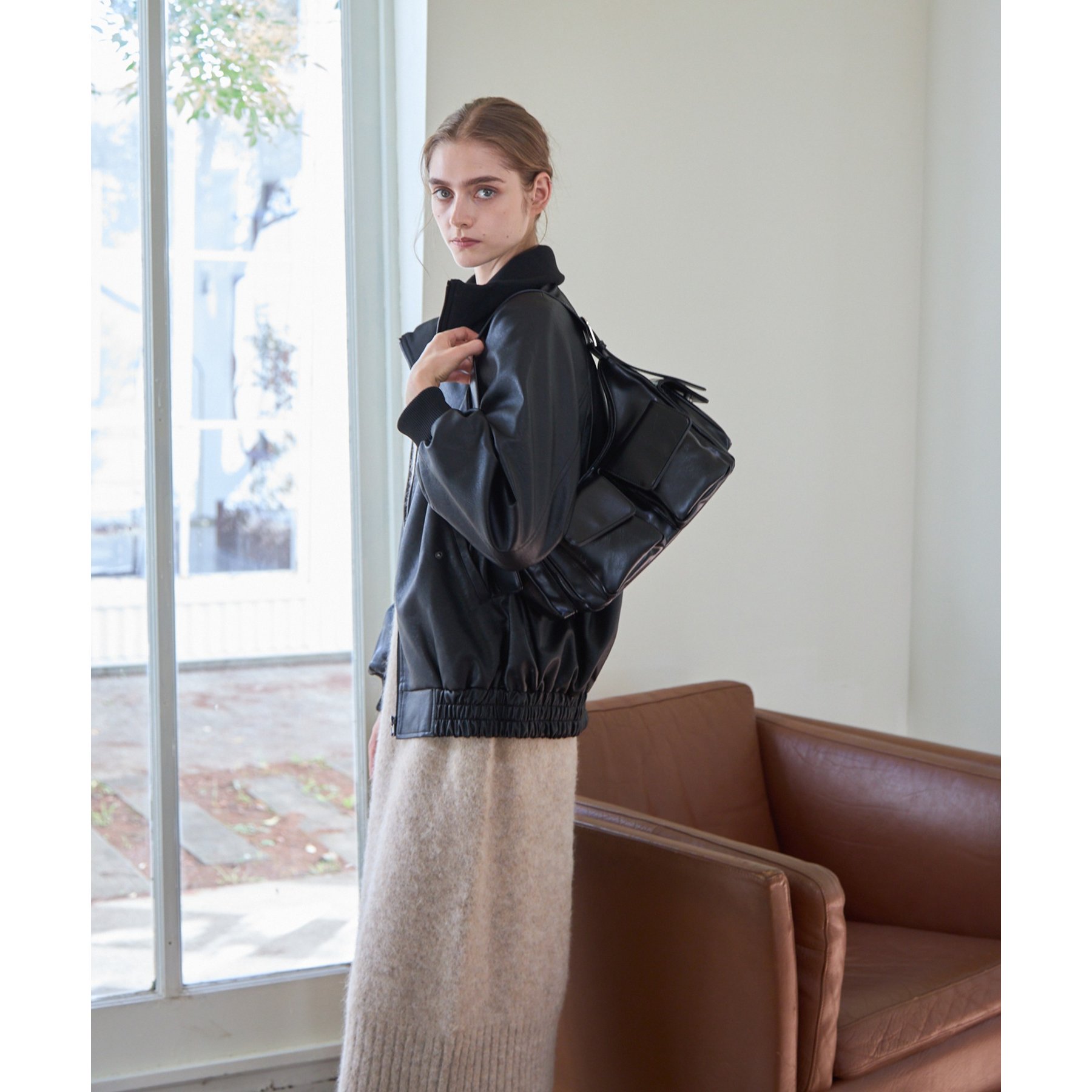 ホルターカットプルオーバー Black Small Ziptop Grab Bag | De Beauvoir AW25 | Radley London