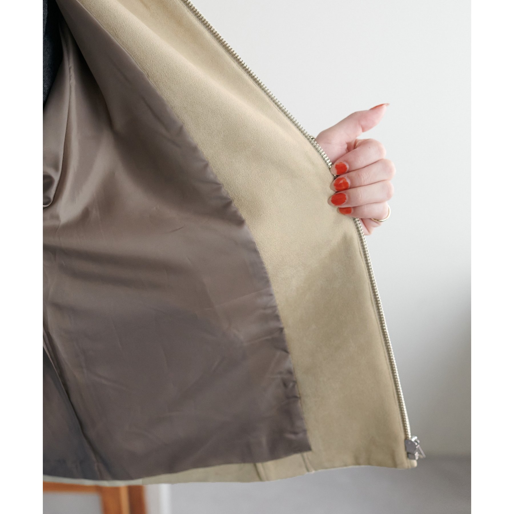 イネド  フェイクスウェード お洒落スーツ お値下げしました。 PREMIUM CLOTH Beyond シャドウストライプ