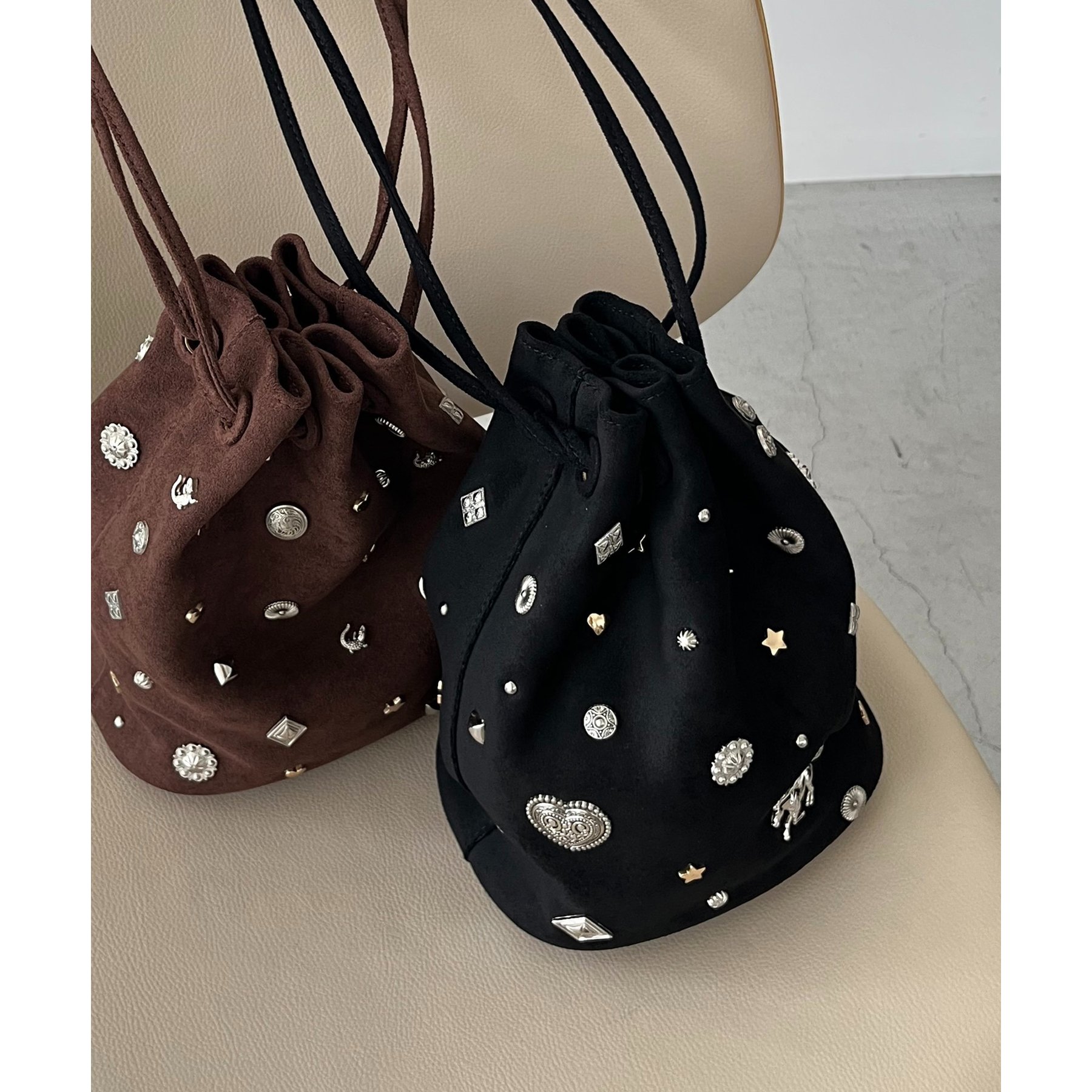 スエードレザー 巾着バッグ メイドインジャパン マルチモチーフスエード巾着バッグ | ファッション通販サイト NUGU