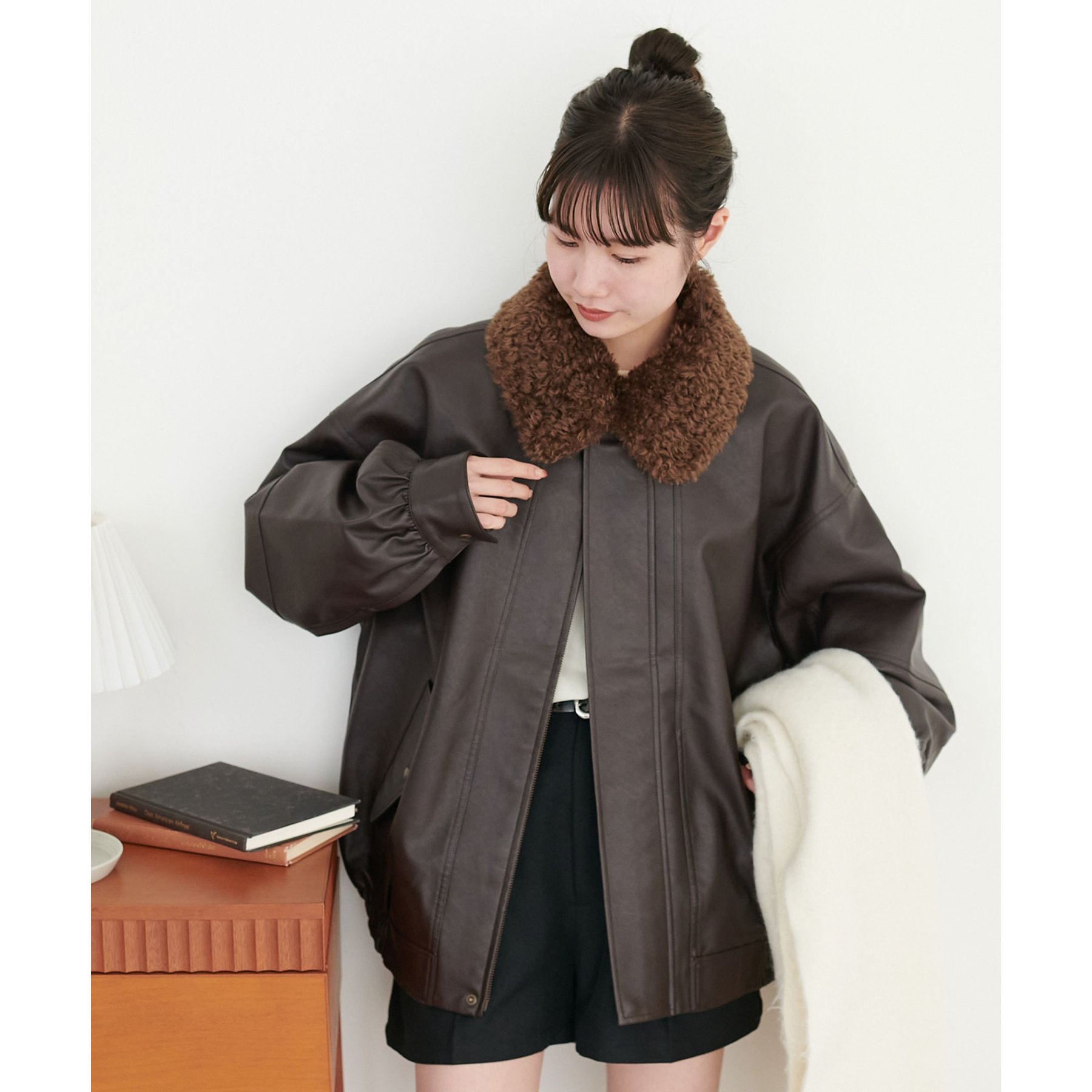 ユニセックス】ボア衿付きフェイクレザーブルゾン