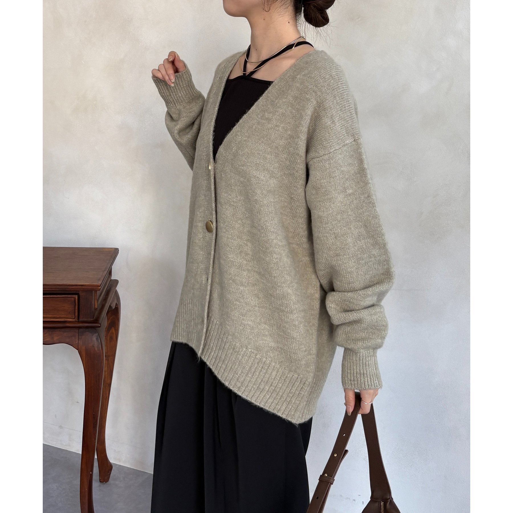 ヤクライクGOLDボタンVネックカーディガン | ファッション通販サイト NUGU