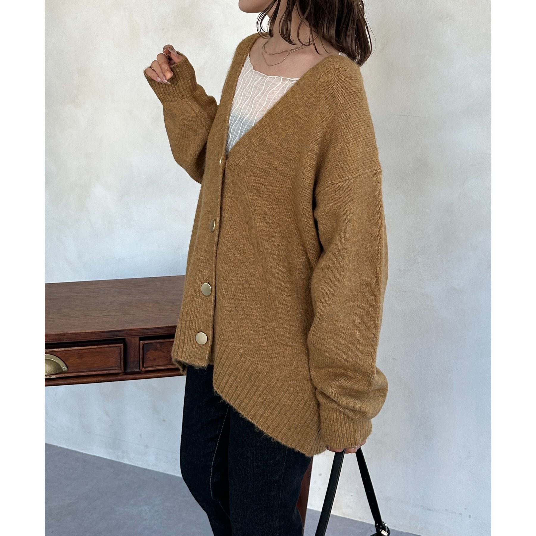 ヤクライクGOLDボタンVネックカーディガン | ファッション通販サイト NUGU