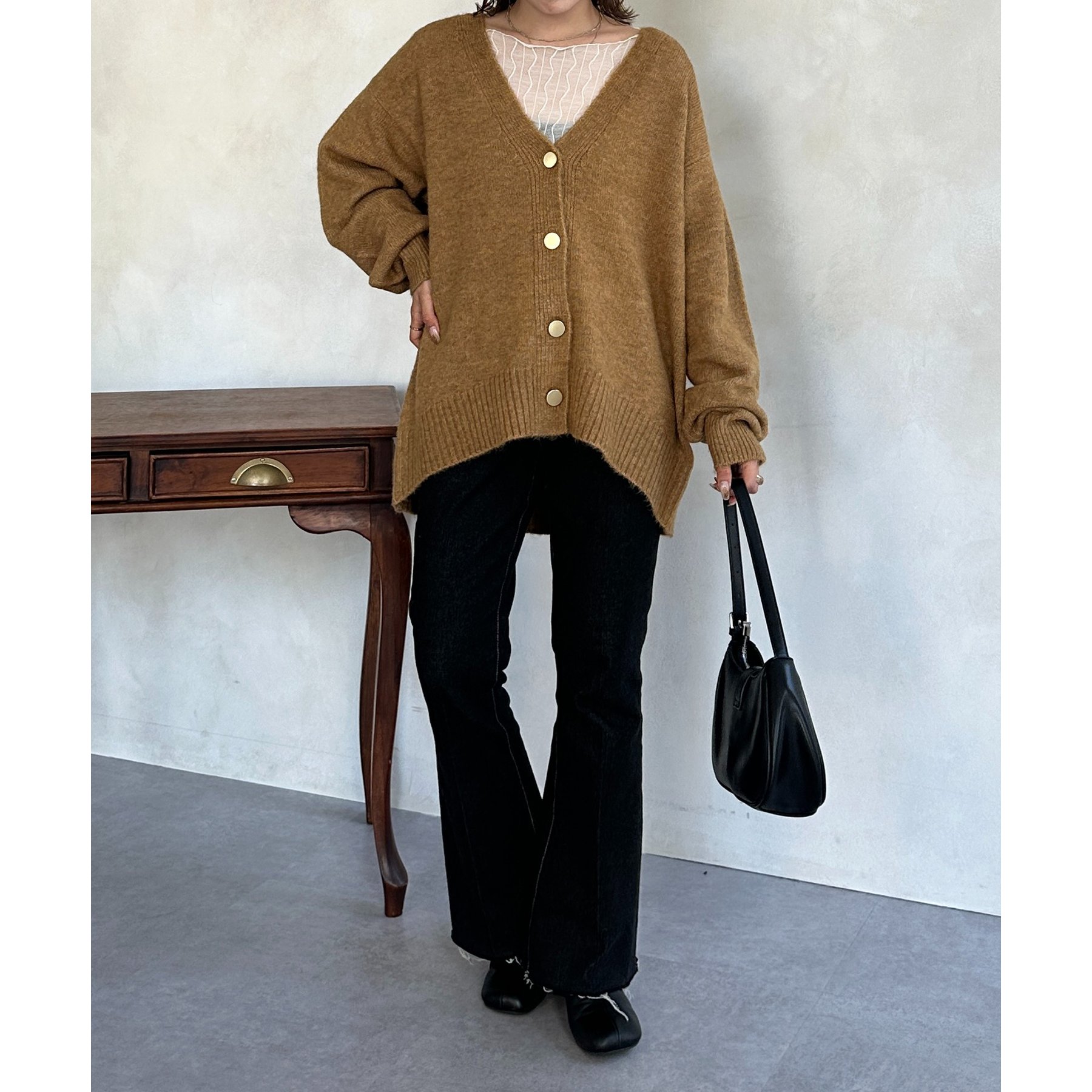 ヤクライクGOLDボタンVネックカーディガン | ファッション通販サイト NUGU