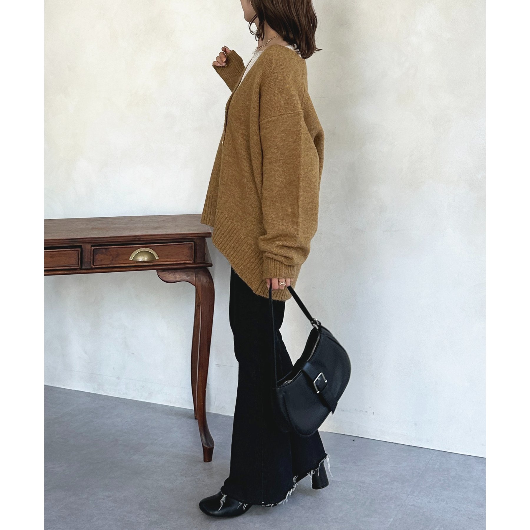 ヤクライクGOLDボタンVネックカーディガン | ファッション通販サイト NUGU