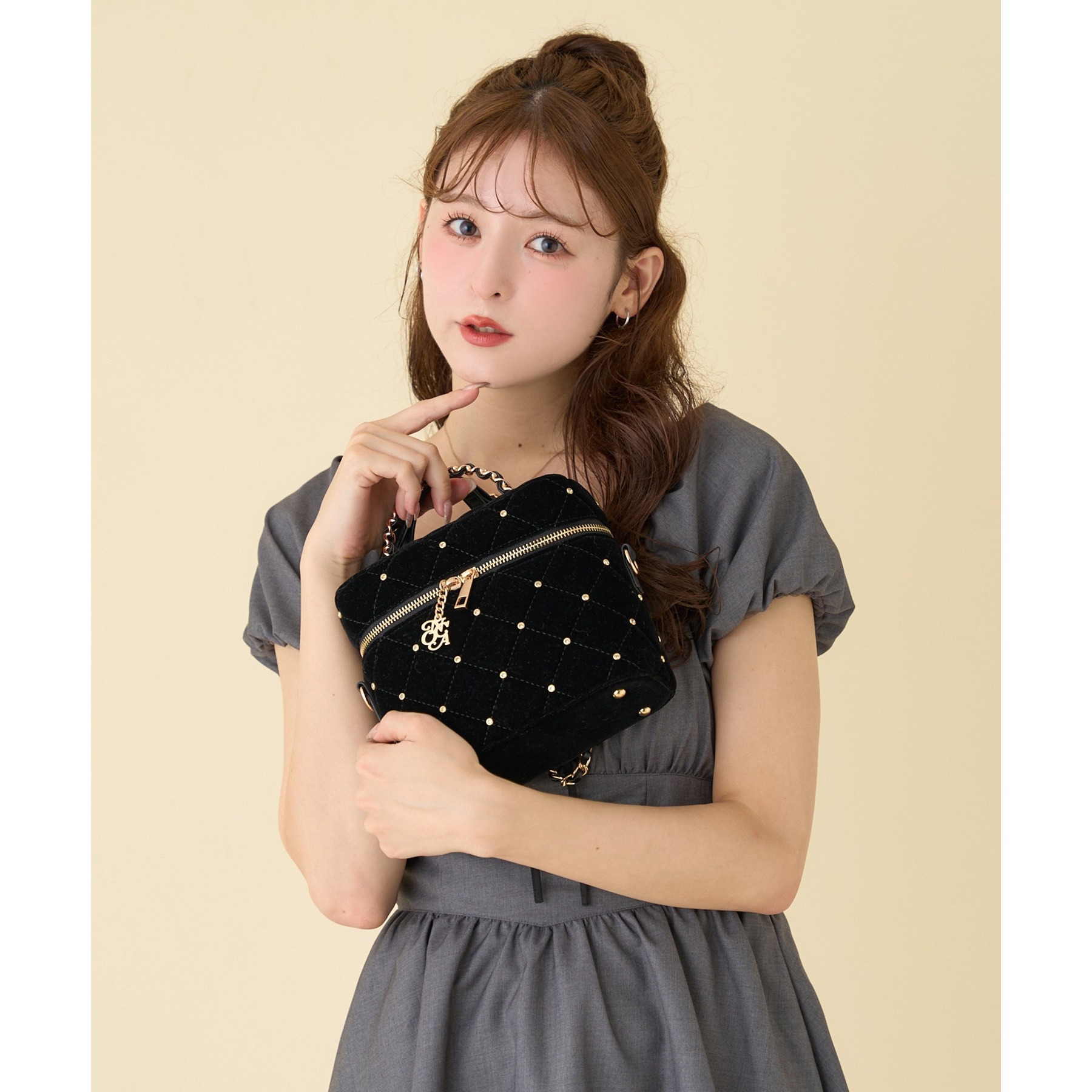 ●希少 総柄 ビーズ バッグ バニティバッグ ゴールド金具 ボックス型● チャーム付きキルティングバニティバッグ | ファッション通販サイト NUGU