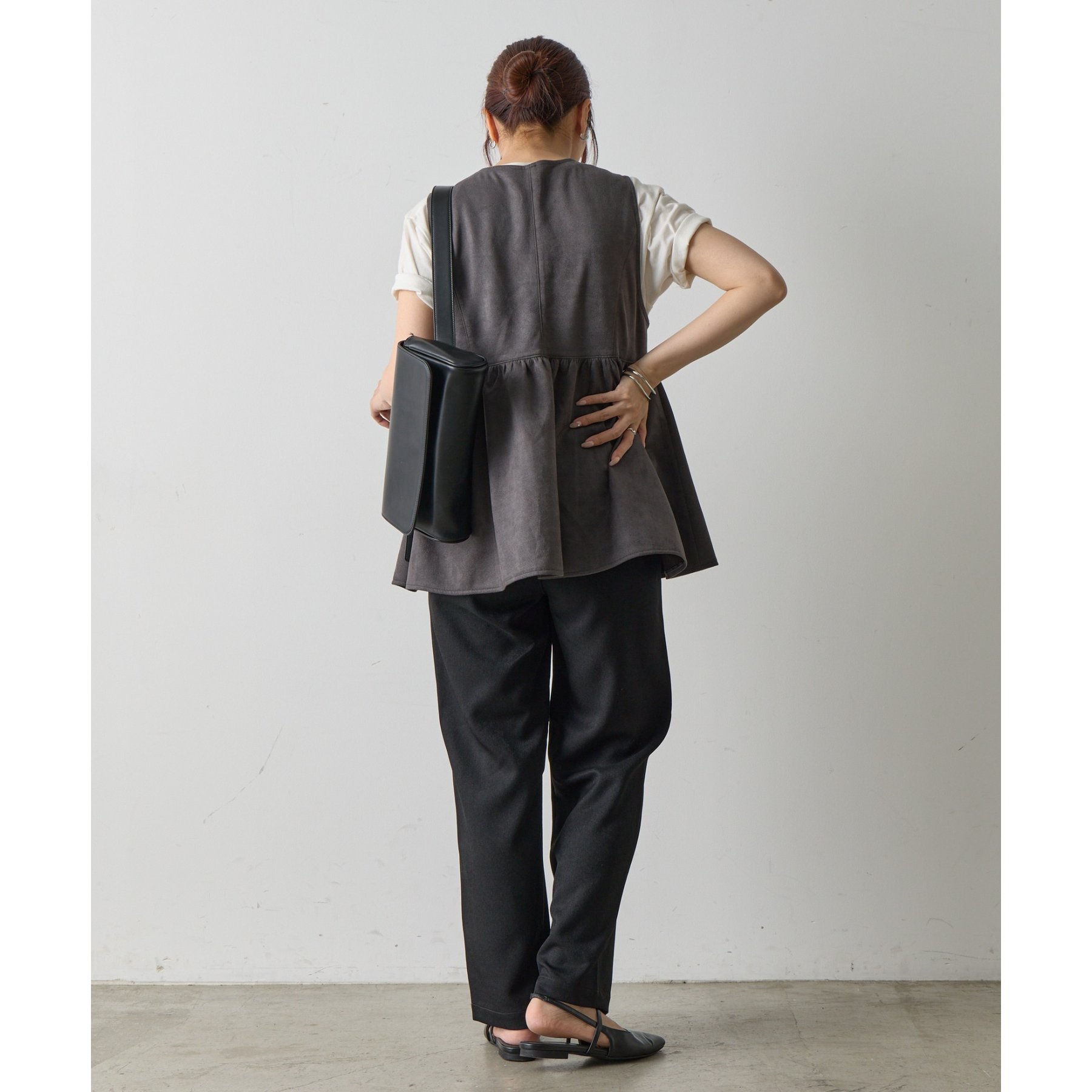 スエードポンチVネックペプラムベスト | ファッション通販