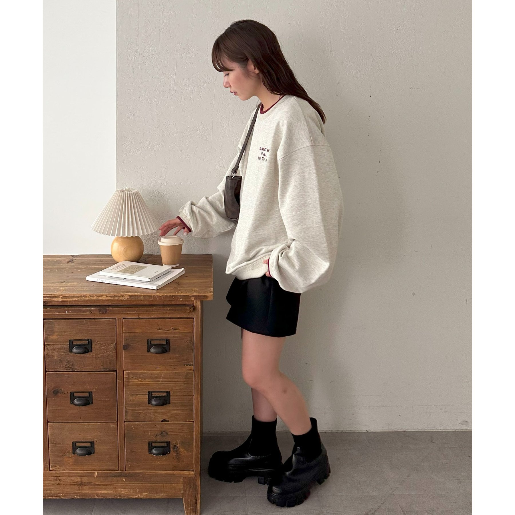 ユニセックス】ラインリブワンポイント刺繍スウェット | ファッション