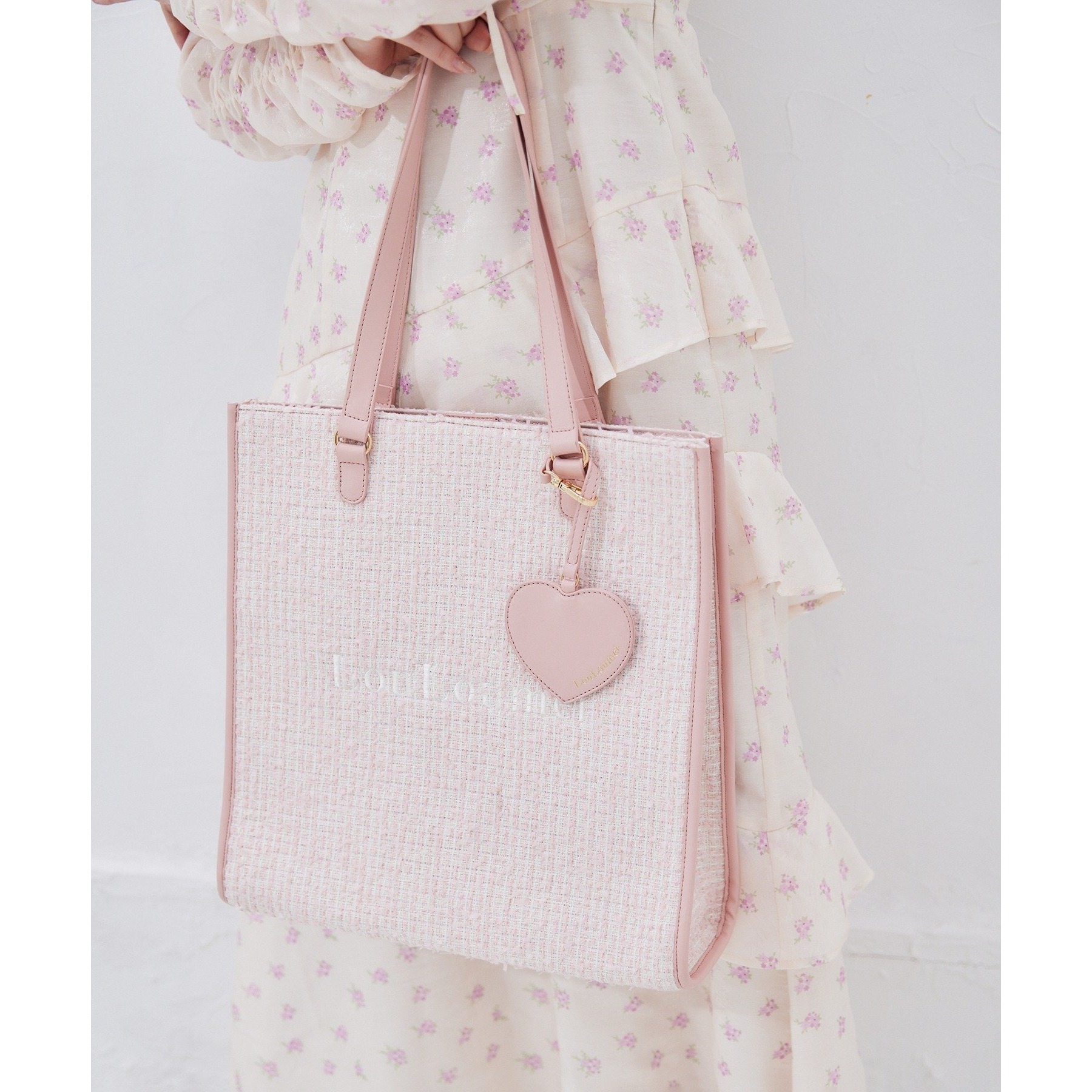 LouLoumei】／ハートチャーム付きトートバッグ／自立可能