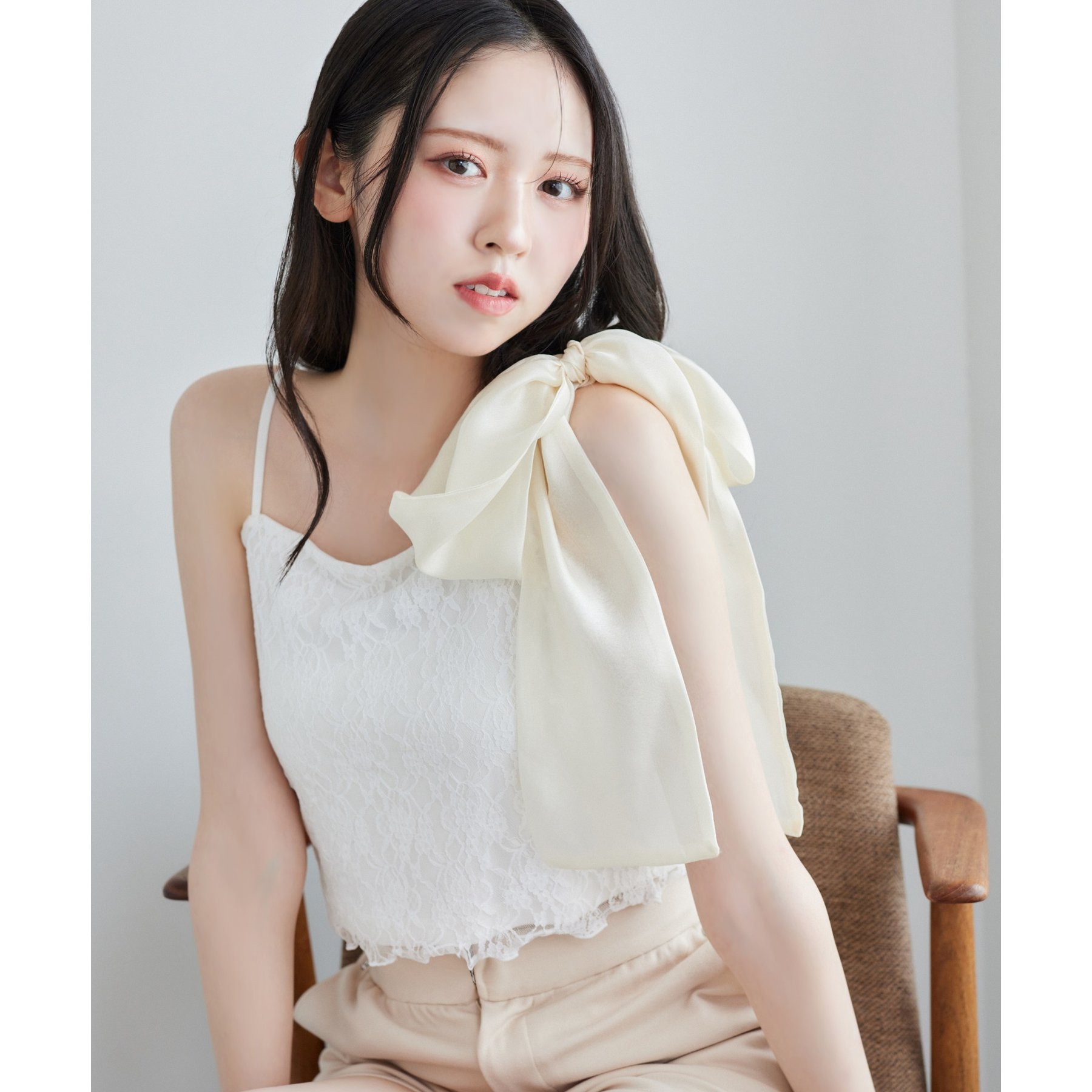 GOLDS♡リボンブローチ付き♡総レース♡肩紐ビジュープレート♡キャミトップス GOLDS♡リボンブローチ付き♡総レース♡肩紐ビジュープレート